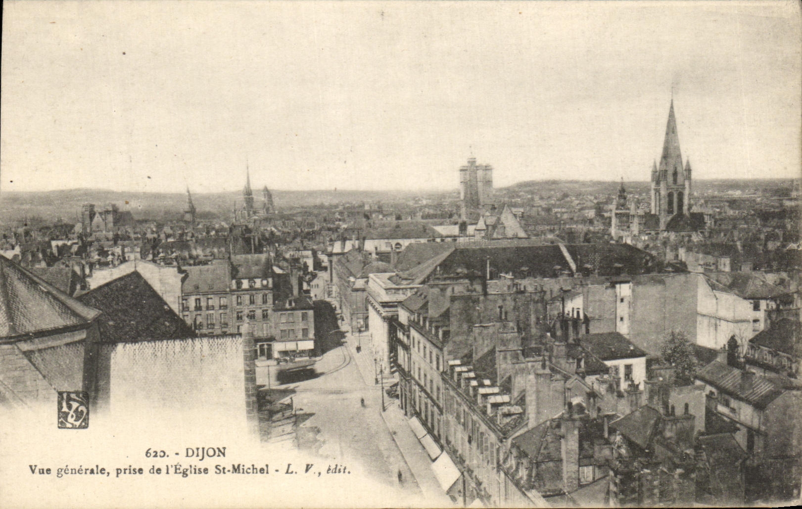 CPA Dijon Vue generale Prise de l'Eglise St michel