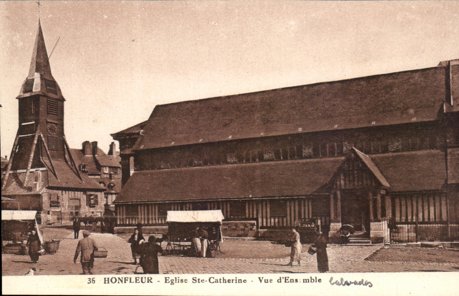 CPA Honfleur Eglise Ste Catherine Vue d'Ensemble