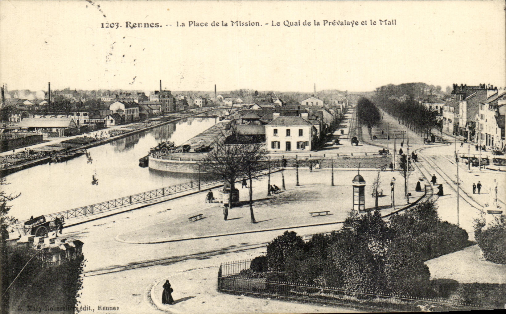 CPA Rennes La Place de la Mission Le quai de prevalaye et le Mail