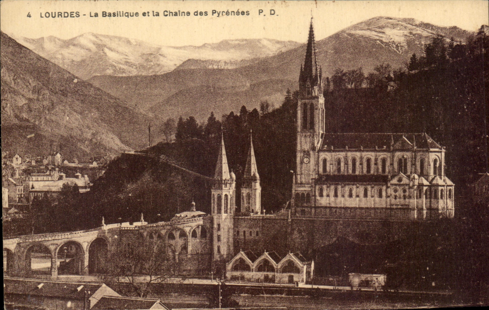 CPA Lourdes La Basillque Et La Chaine Des Pyrenees