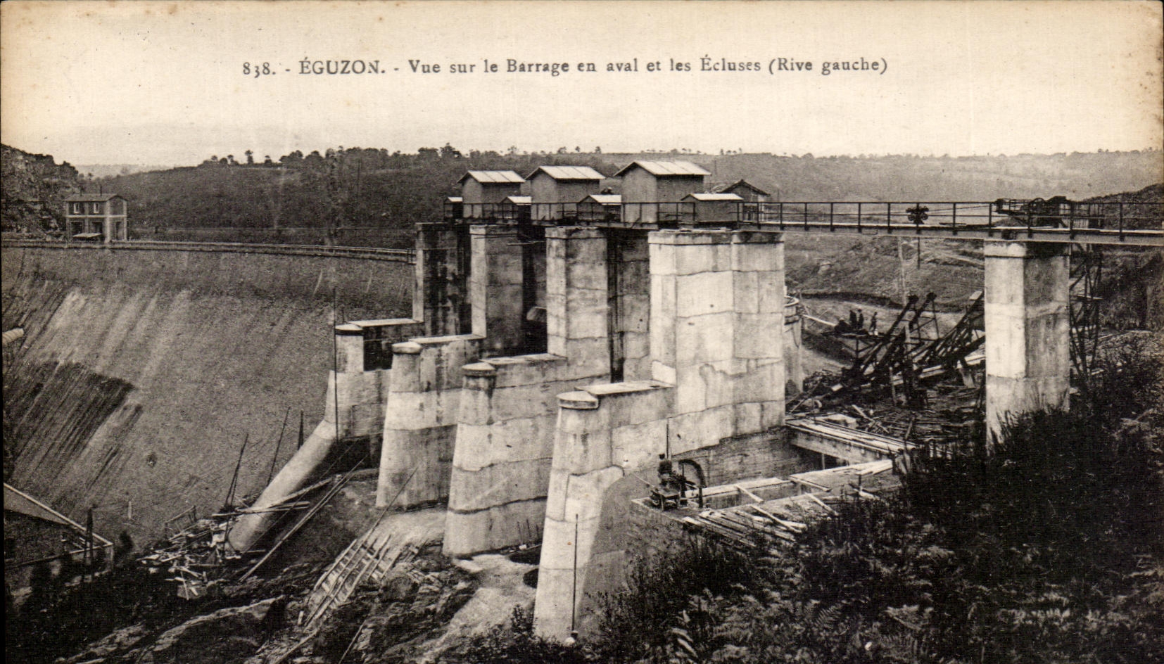 CPA Eguzon Vue Sur Le Barrage en Aval Et Les Ecluses