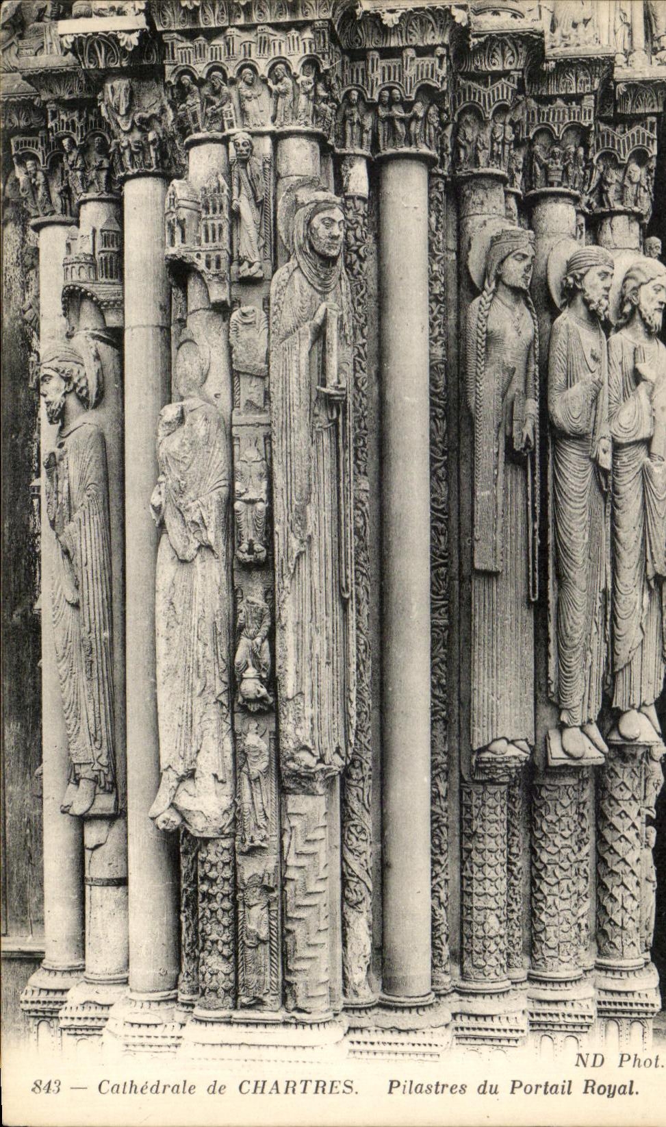 CPA Cathedrale de Chartres Pilastres du Portail Royal