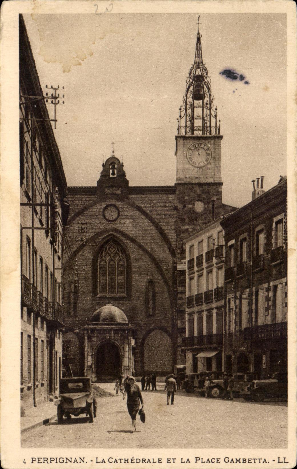 CPA Perpignan La Cathedrale Et La Place Gambetta