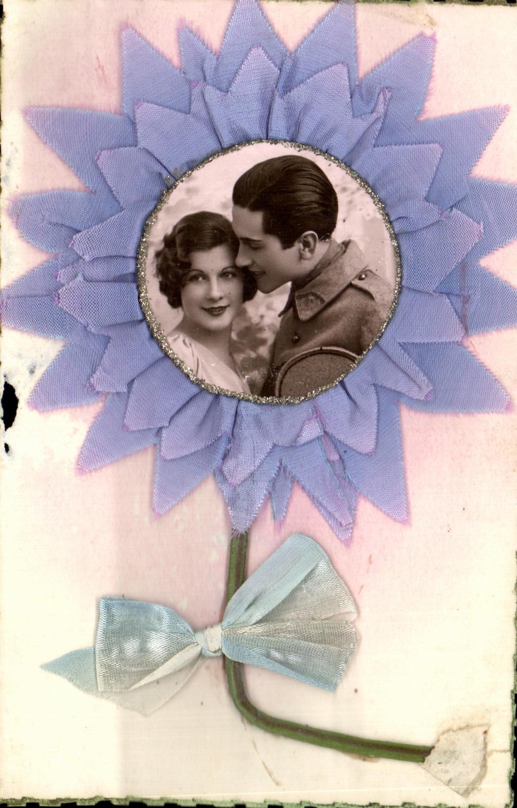 CPA Fantaisie Couple Fleur