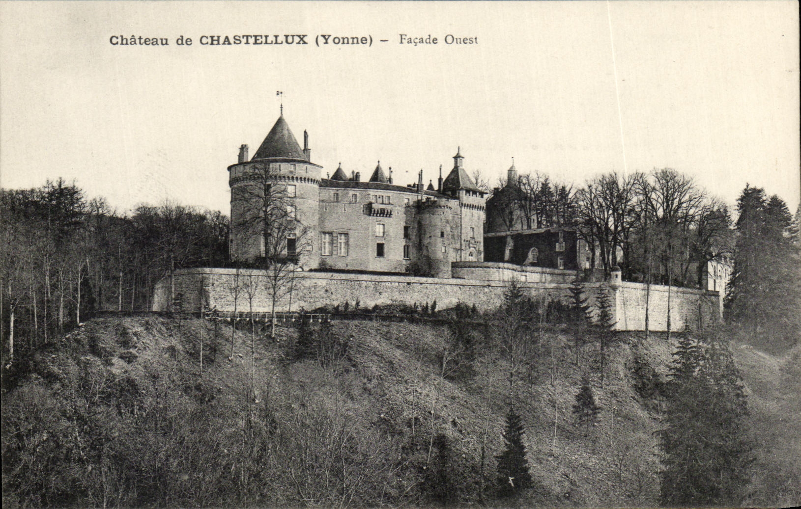 CPA Chateau de Chastellux Facade Quest