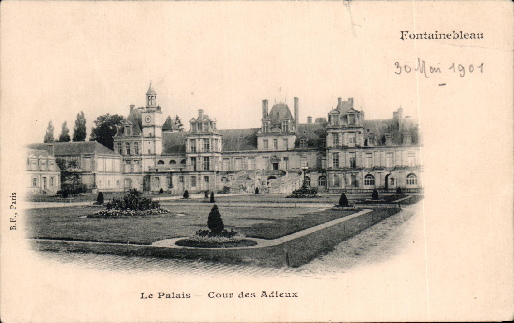 CPA Le Palais Cour des Adieux Fontainebleau