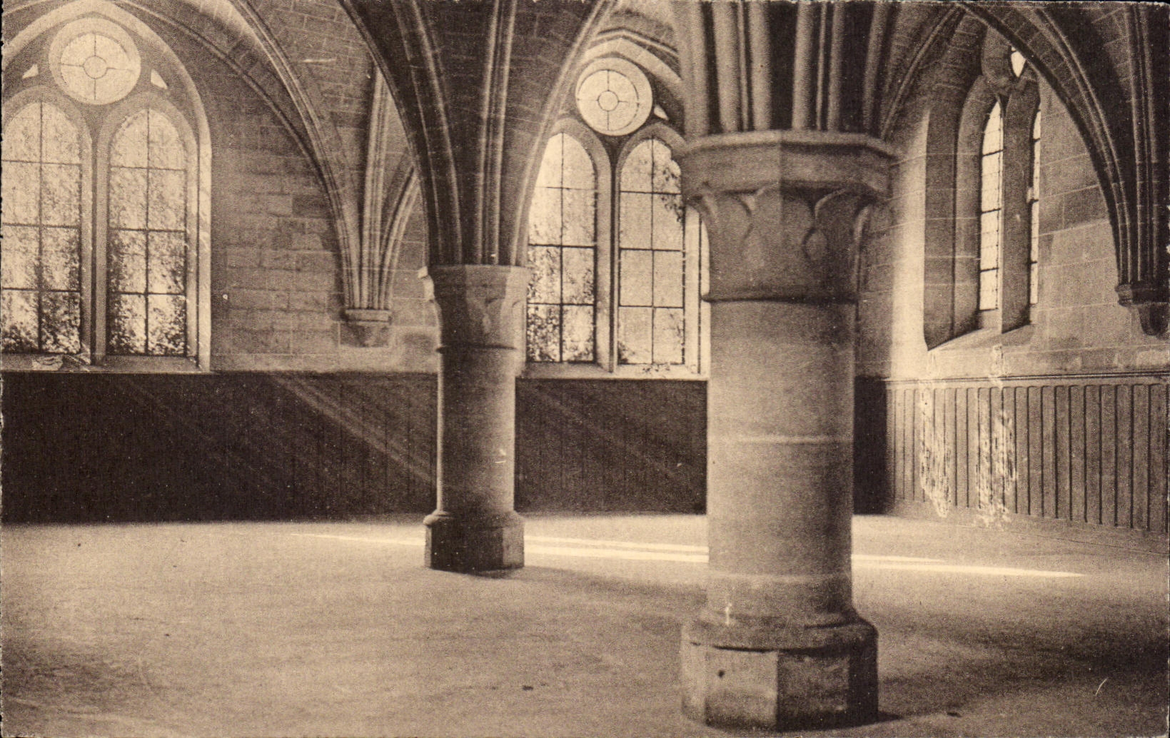 CPA Abbey of Royaumont Asnieres on Oise Dirtied in the House of the Hosts