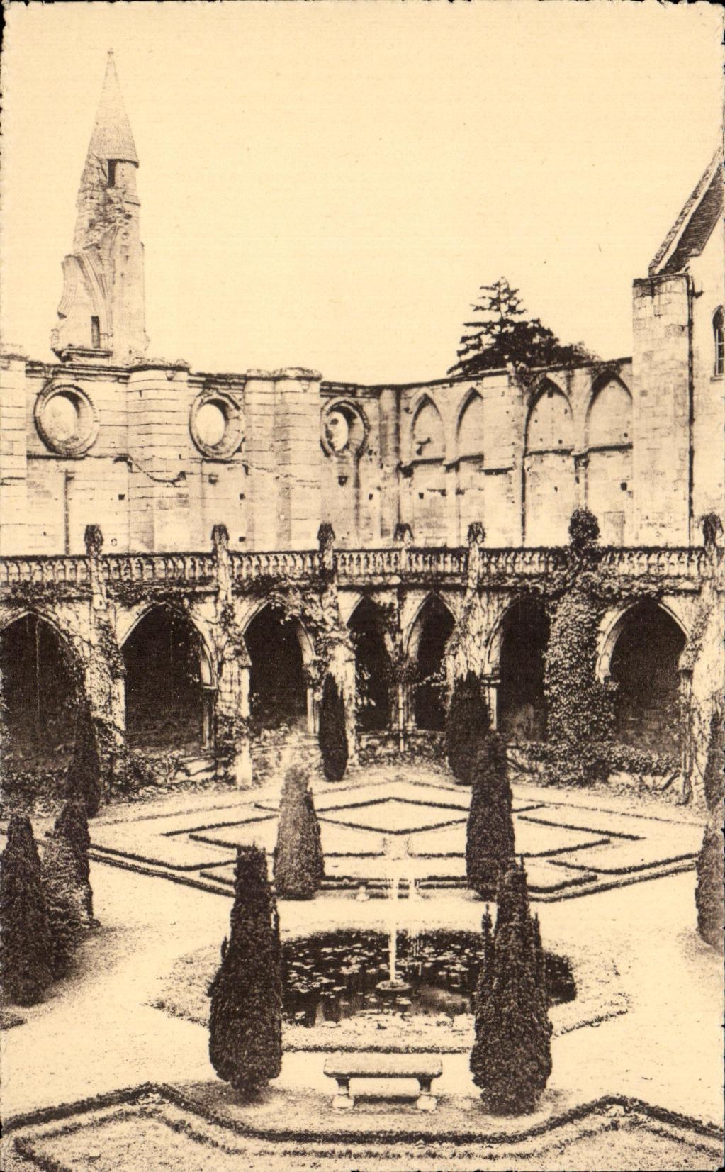 CPA Abbey of Royaumont Asnieres on Oise Cloister