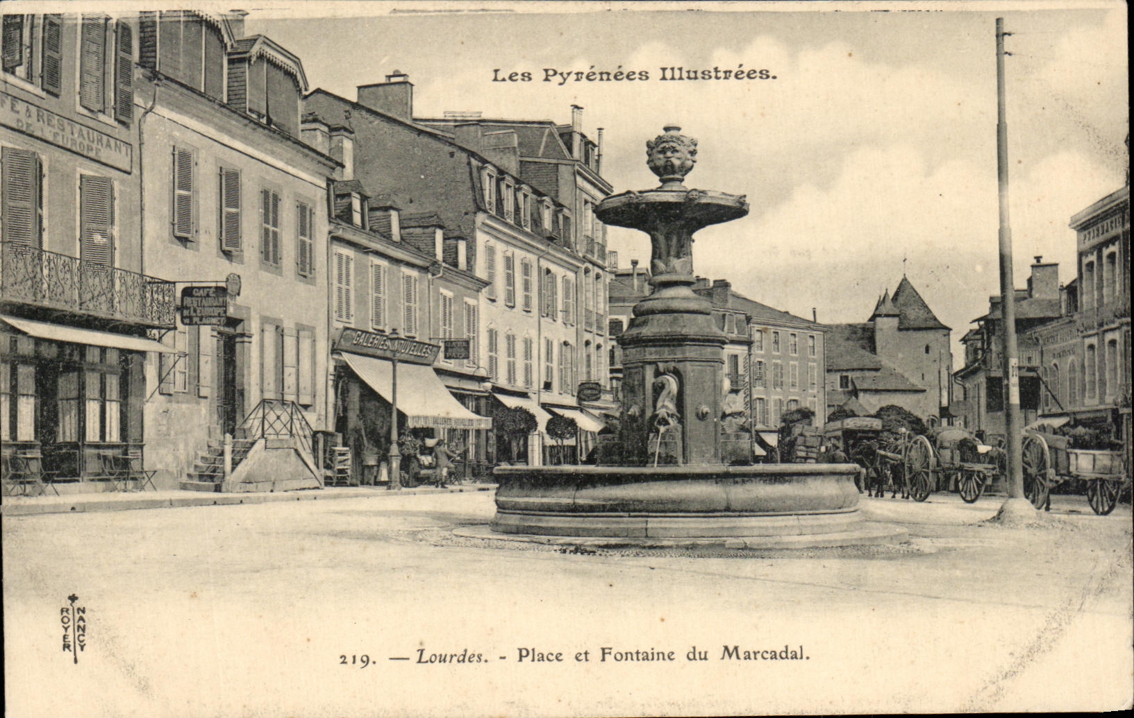 CPA Lourdes Place Et Fontaine Du Marcadal