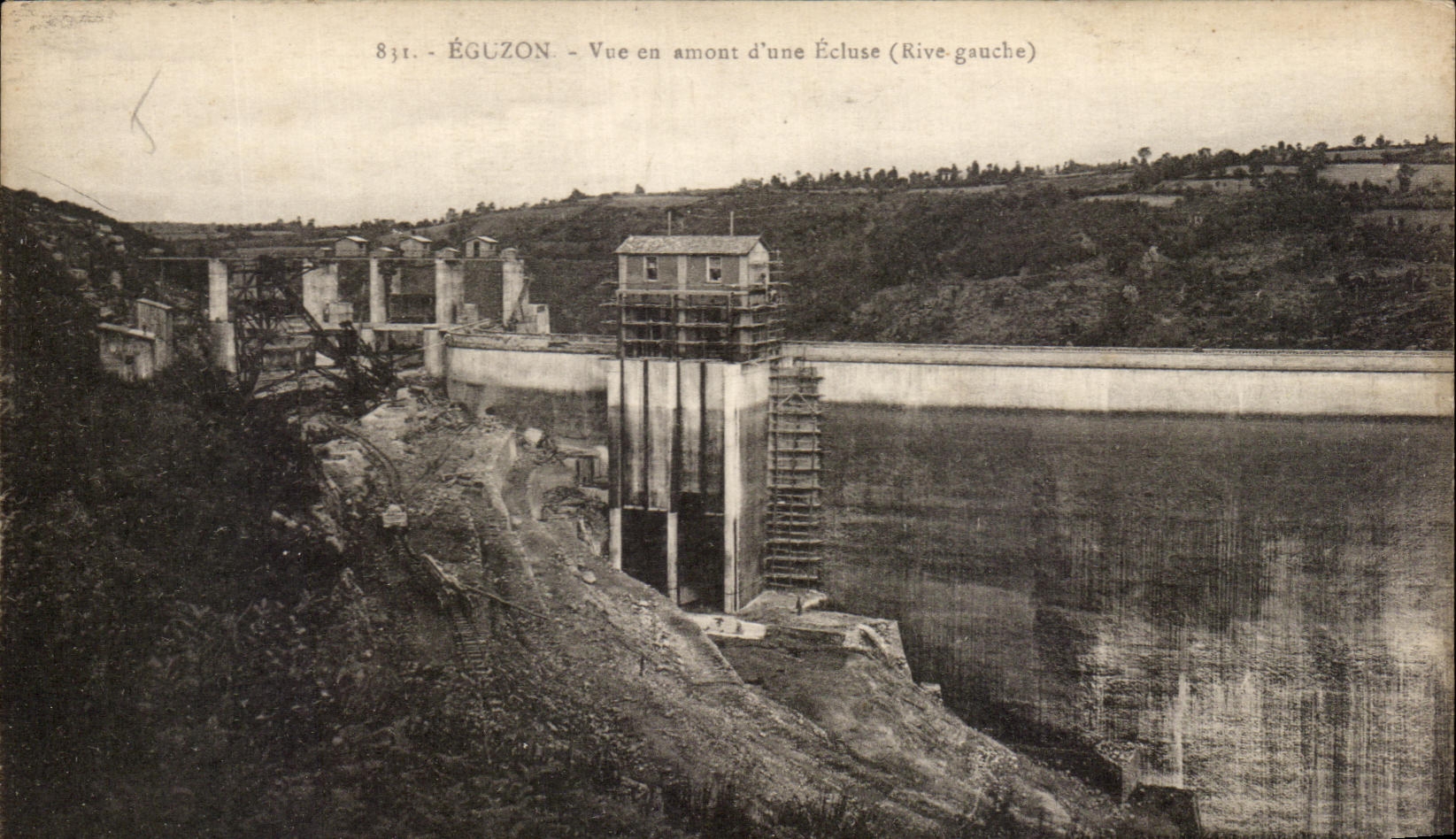 CPA Eguzon Vue En Amont D'Une Ecluse