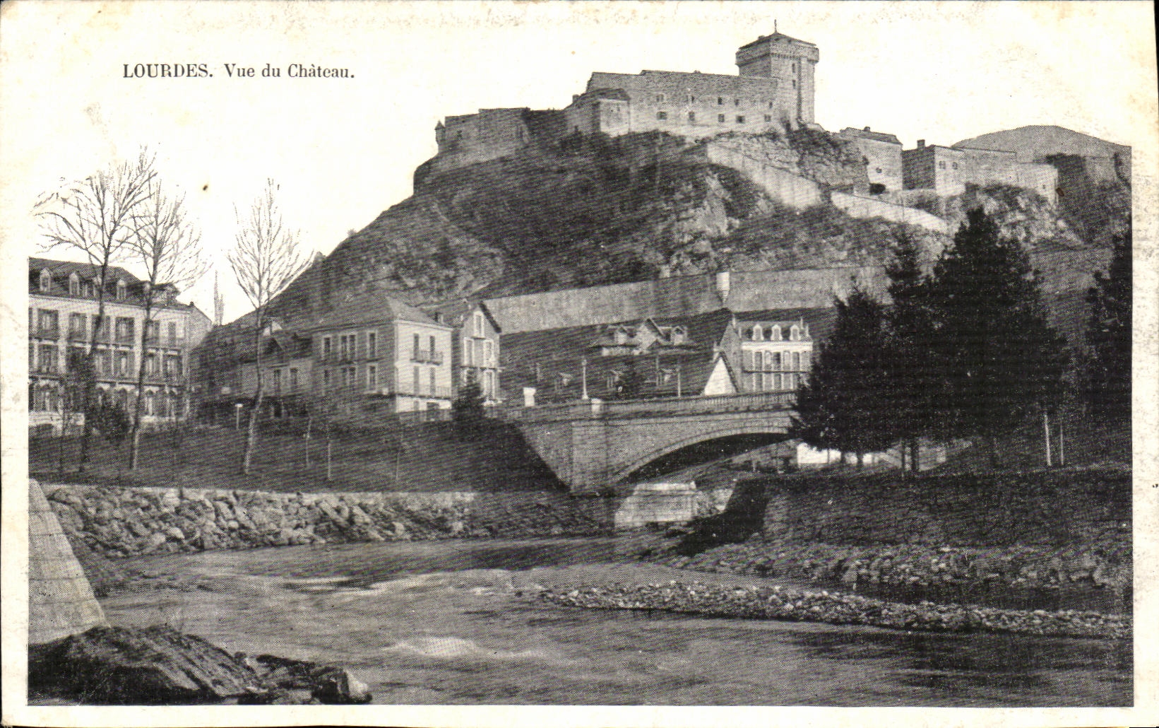 CPA Lourdes Vue du Chateau