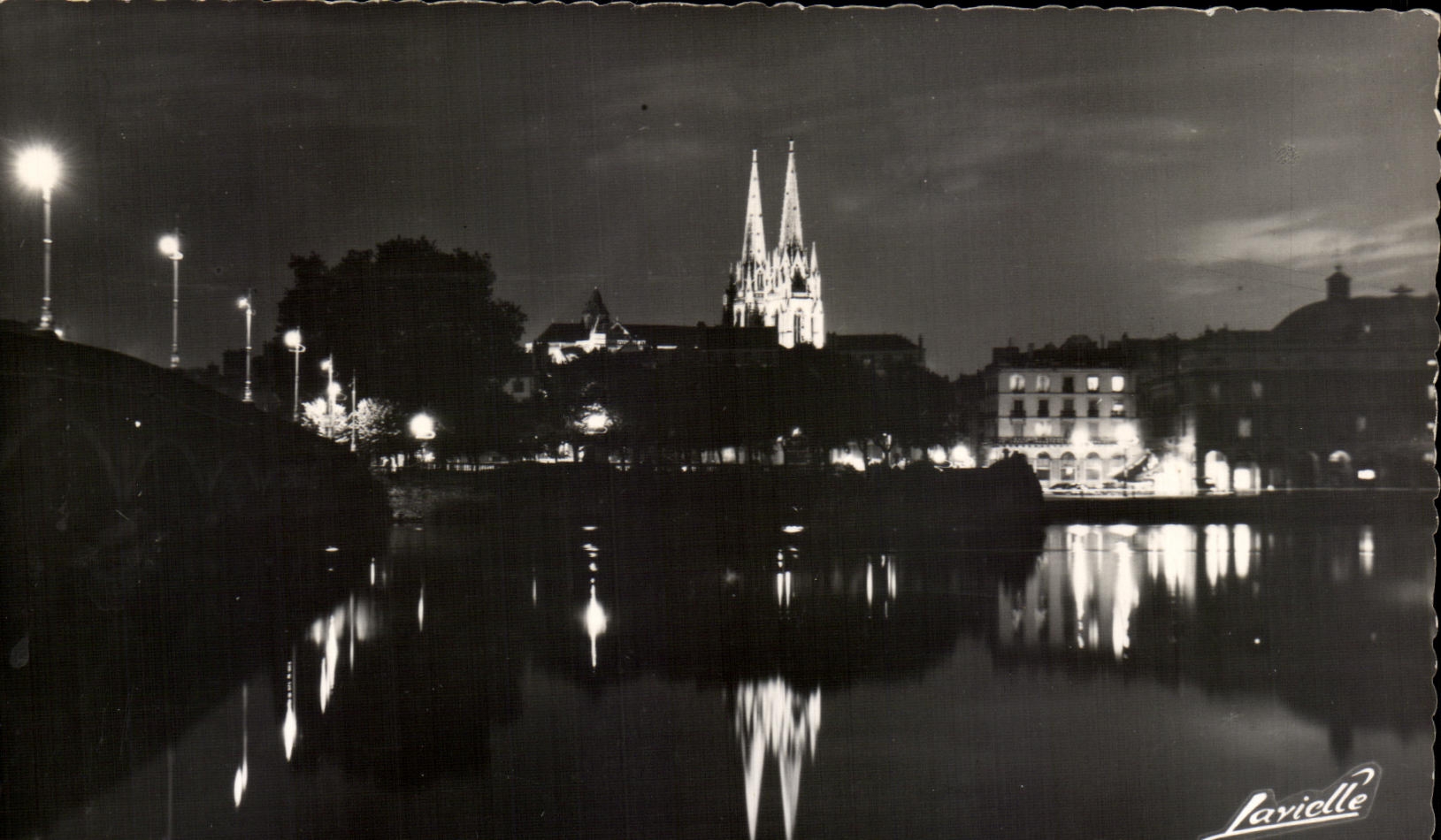 CPA Bayonne la nuit et la Cathedrale Illuminee