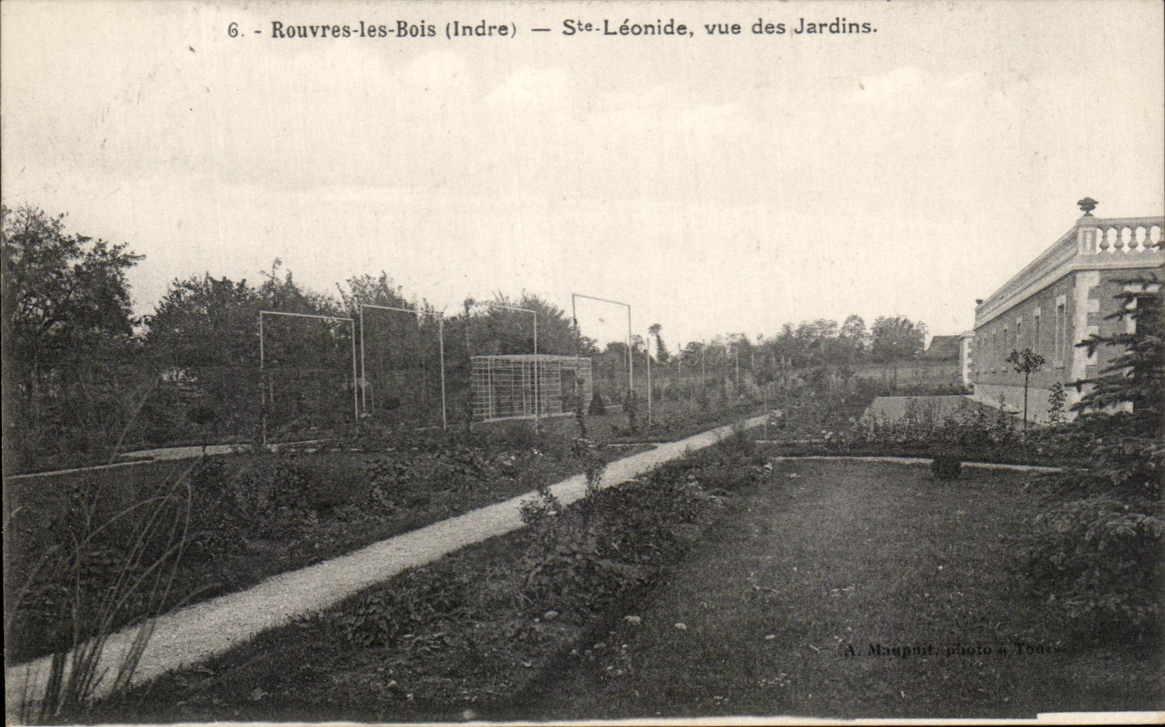 CPA Rouvres les Bois St Leonide vue des Jardins