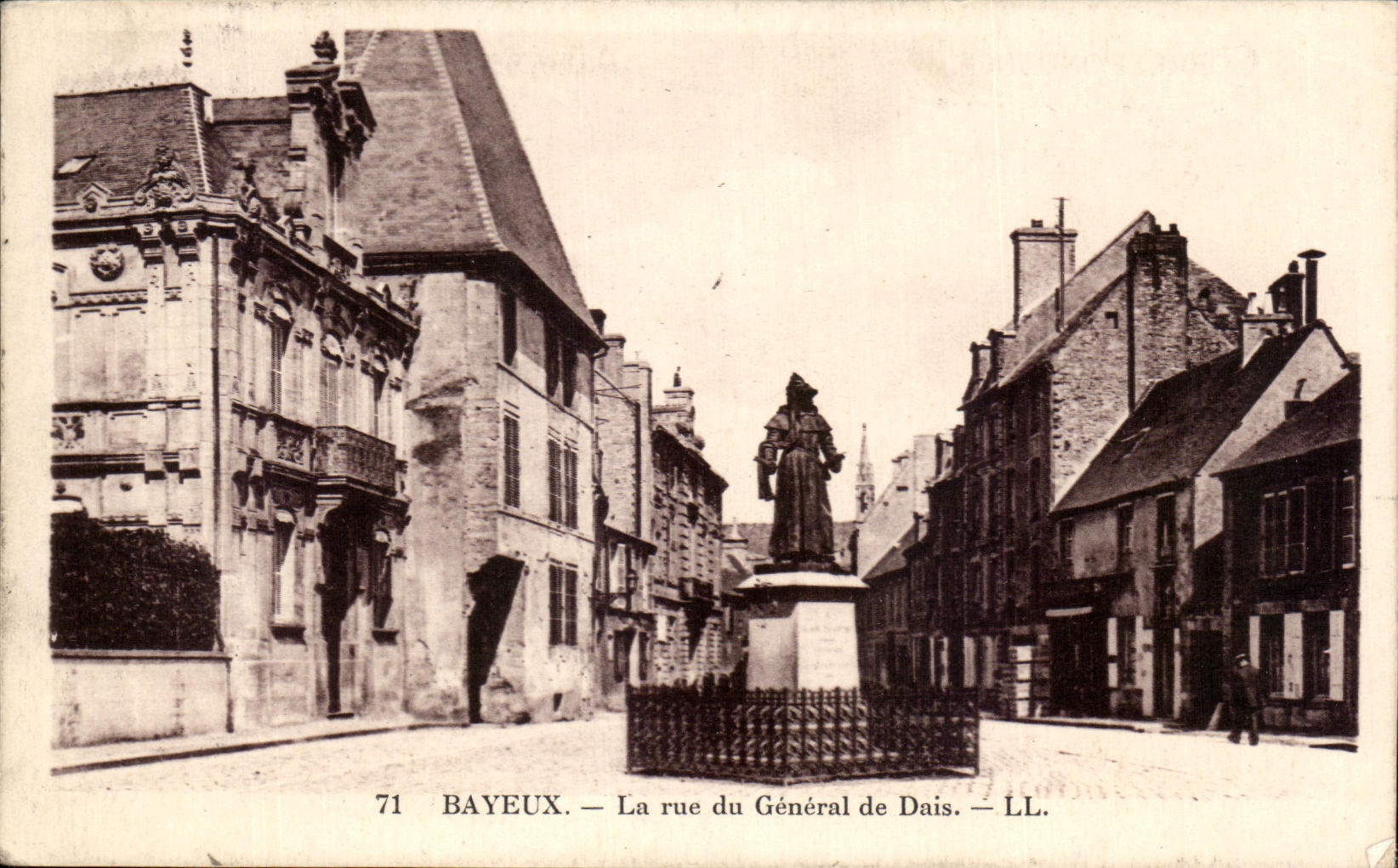 CPA Bayeux La rue Du General De Dais