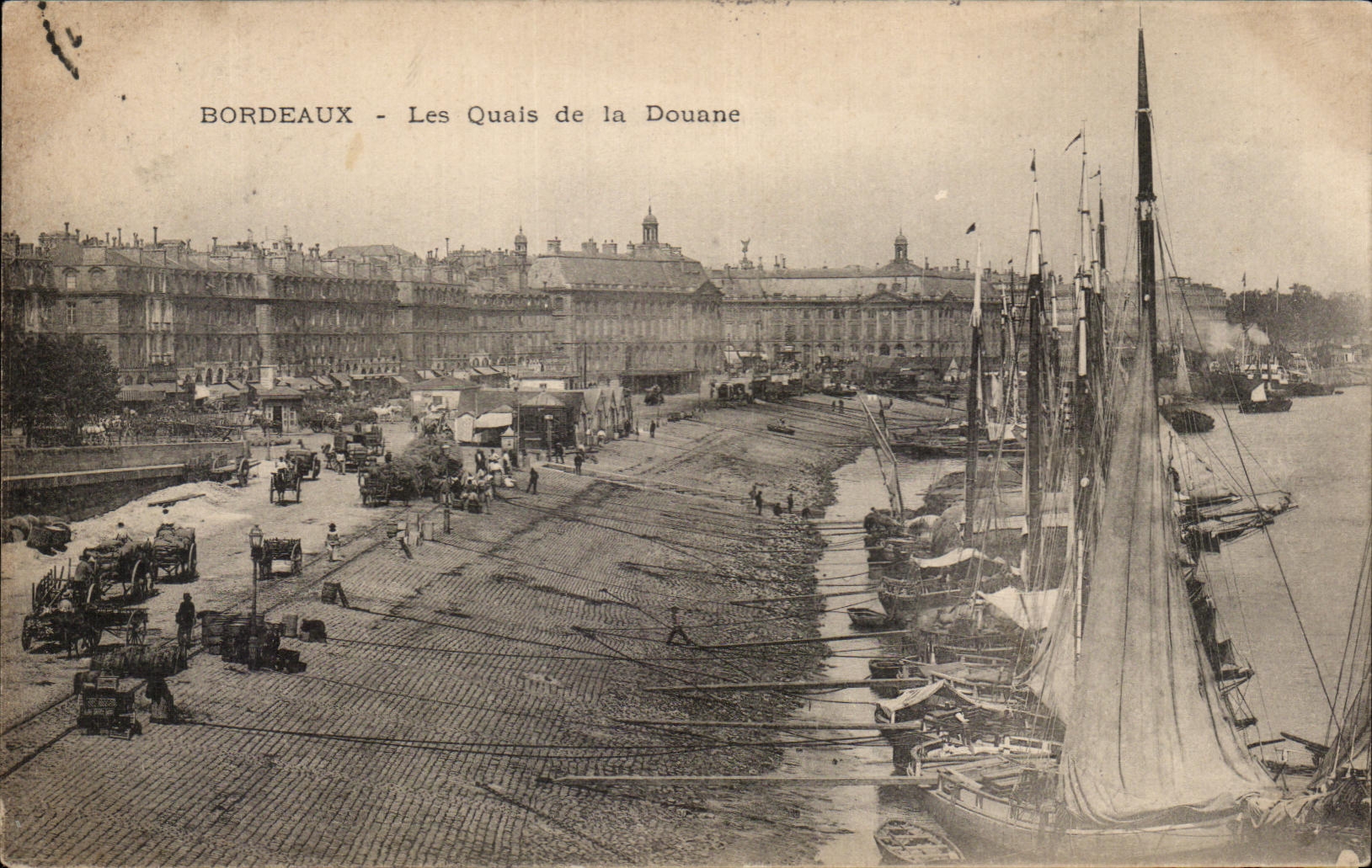 CPA Bordeaux Les Quais de la Douane Bateaux
