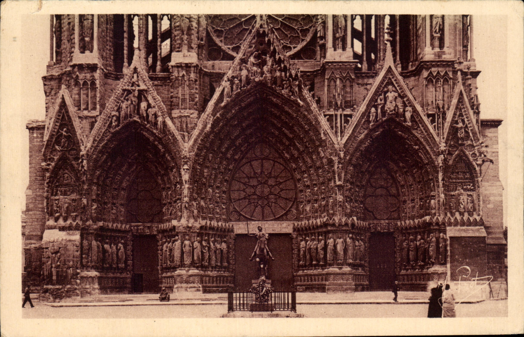 CPA Rheims Gate of the Cathedral and Statue of Jeanne of arc