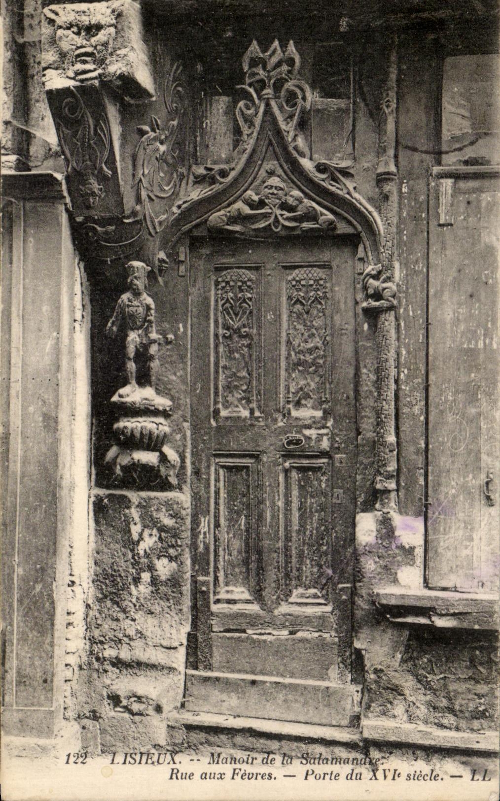 CPA Lisieux Manoir De La Salamandre Rue Aux Fevres Porte Du 16eme