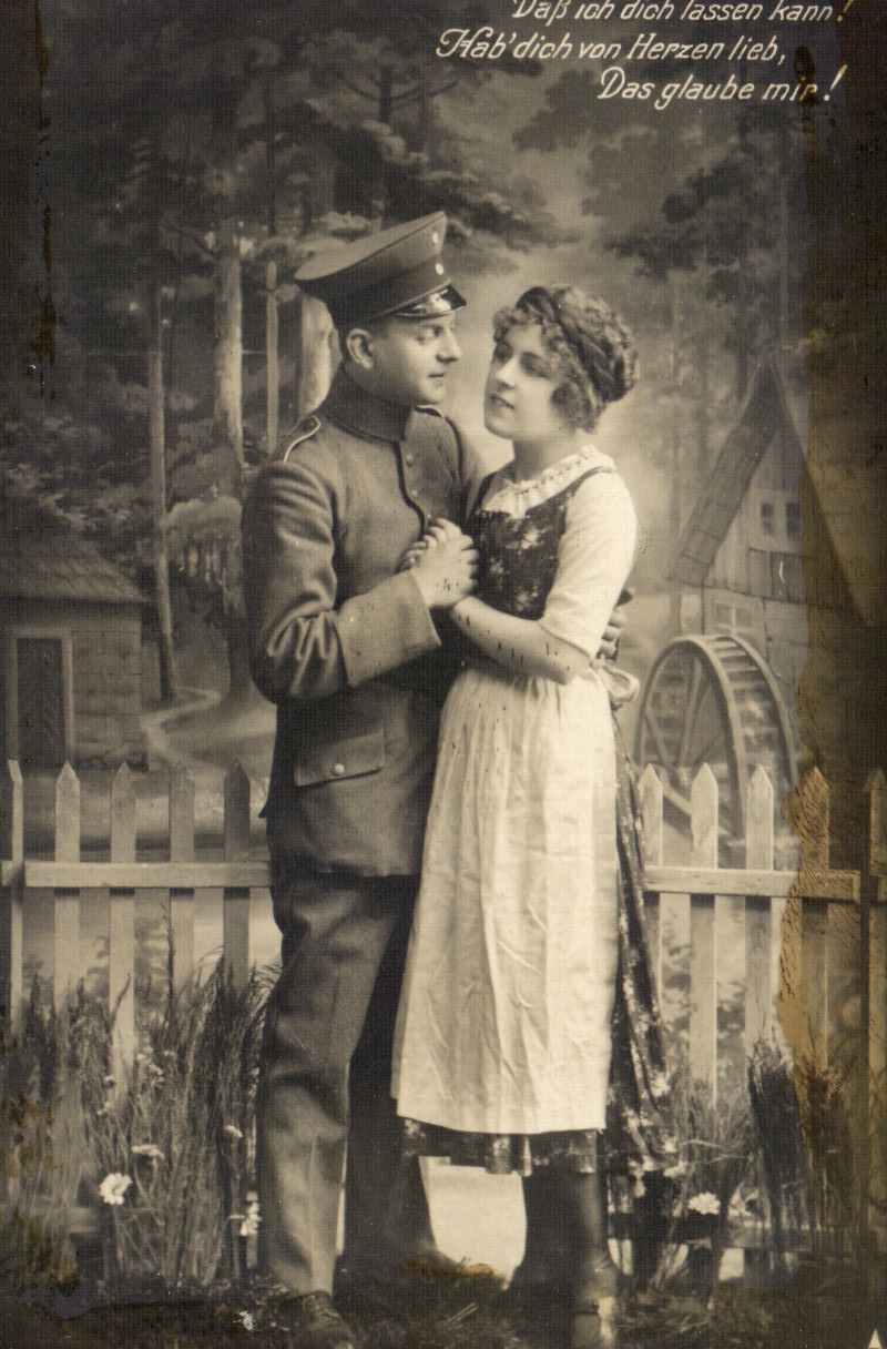 CPA Militaria Femme Soldat