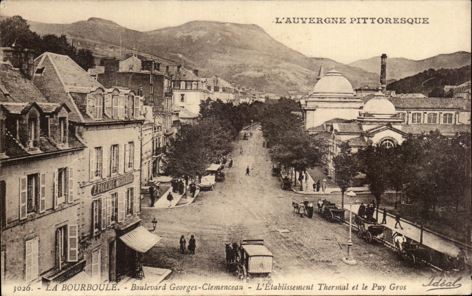 CPA La Bourboule Boulevard George Clemenceau L'Etablissement thermal et le Puy Gros 