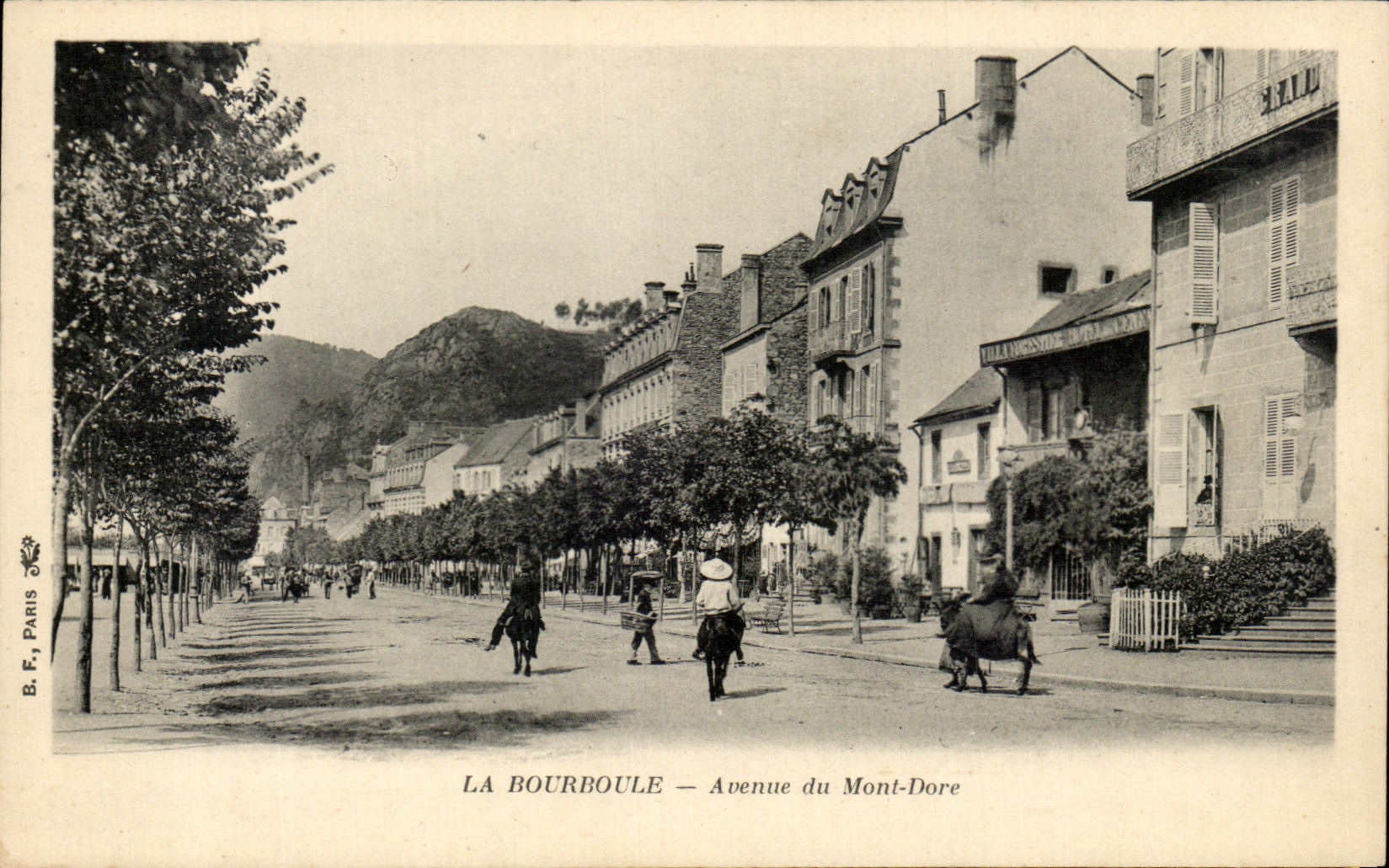 CPA La Bourboule Avenue du Mont Dore
