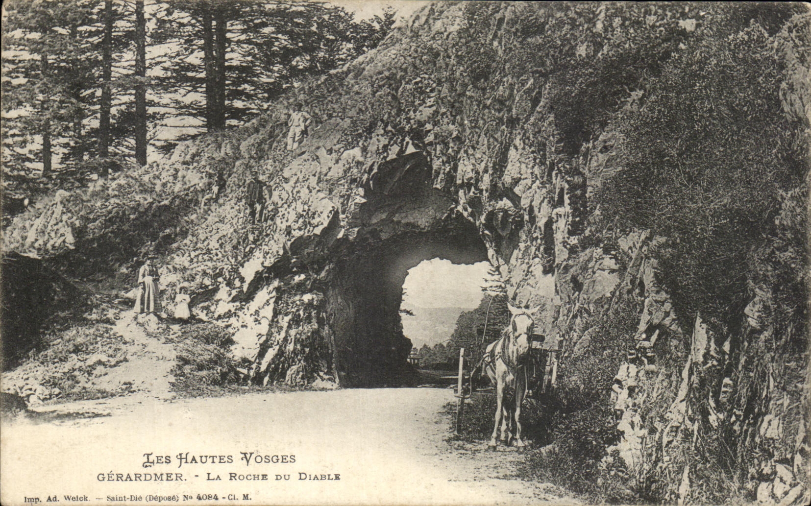 CPA Les Hautes Vosges Gerardmer La Roche Du Diable