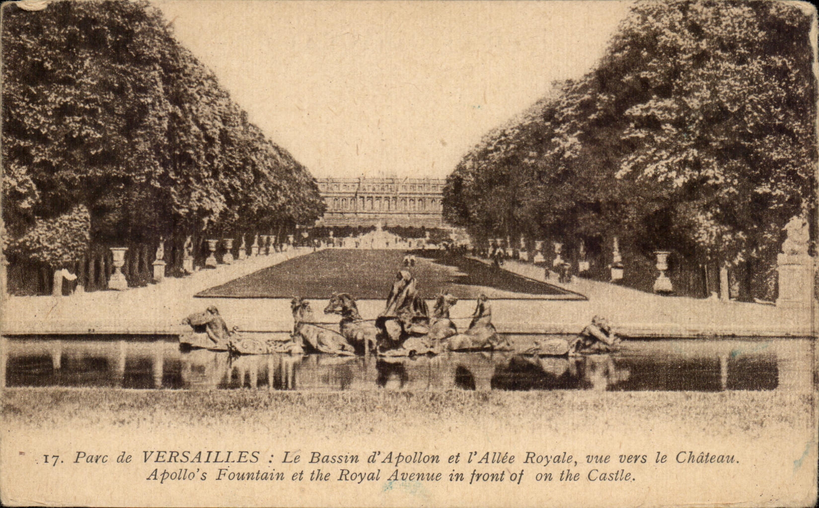 CPA Parc De Versailles Le Bassin d'Apollon et l'Allee Royale Vue Vers Le Chateau Apollo's Fountain