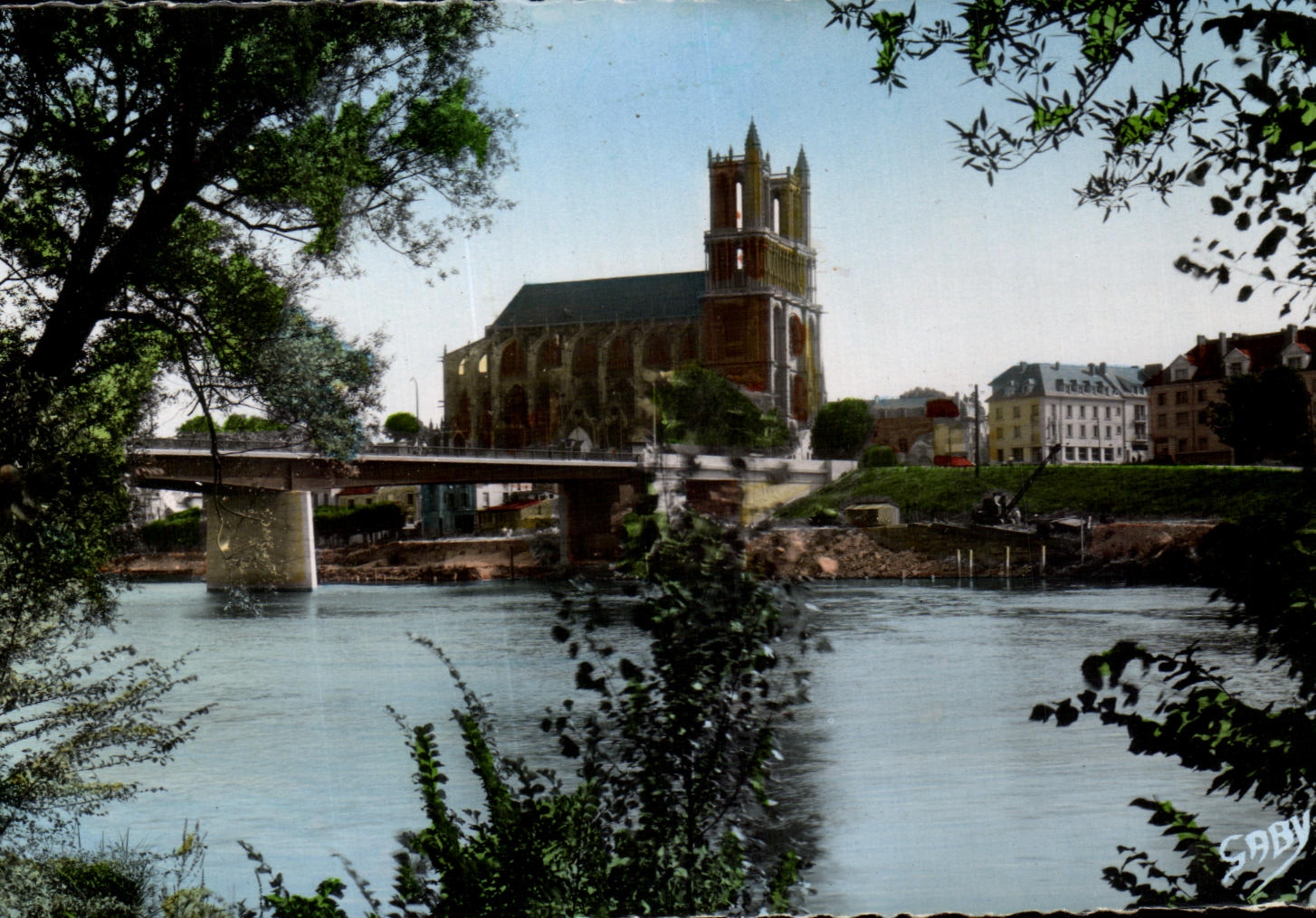 CPSM Mantes La Seine et la cathedrale