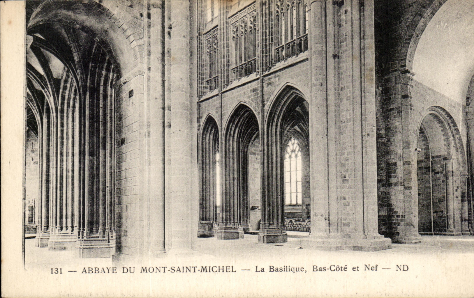 CPA Abbaye Du Mont Saint Michel La Basilique Bas Cote et Nef