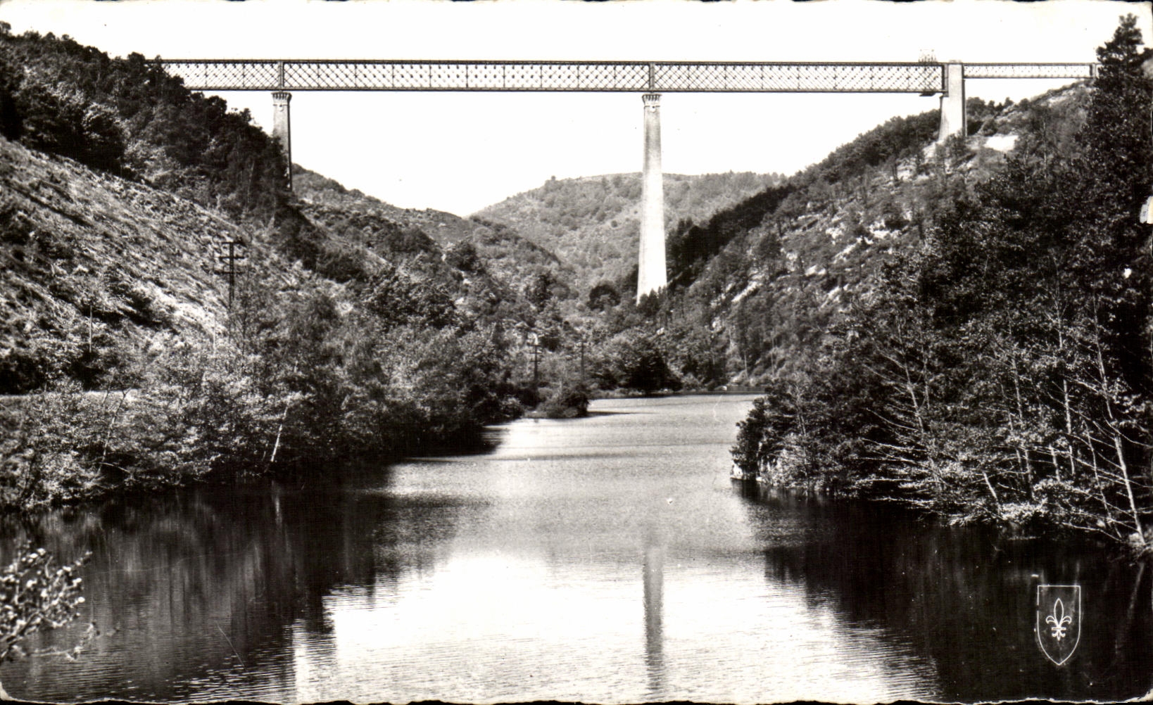 CPA La Vallee Pittoresque De La Sioule Le viaduc des FAdes