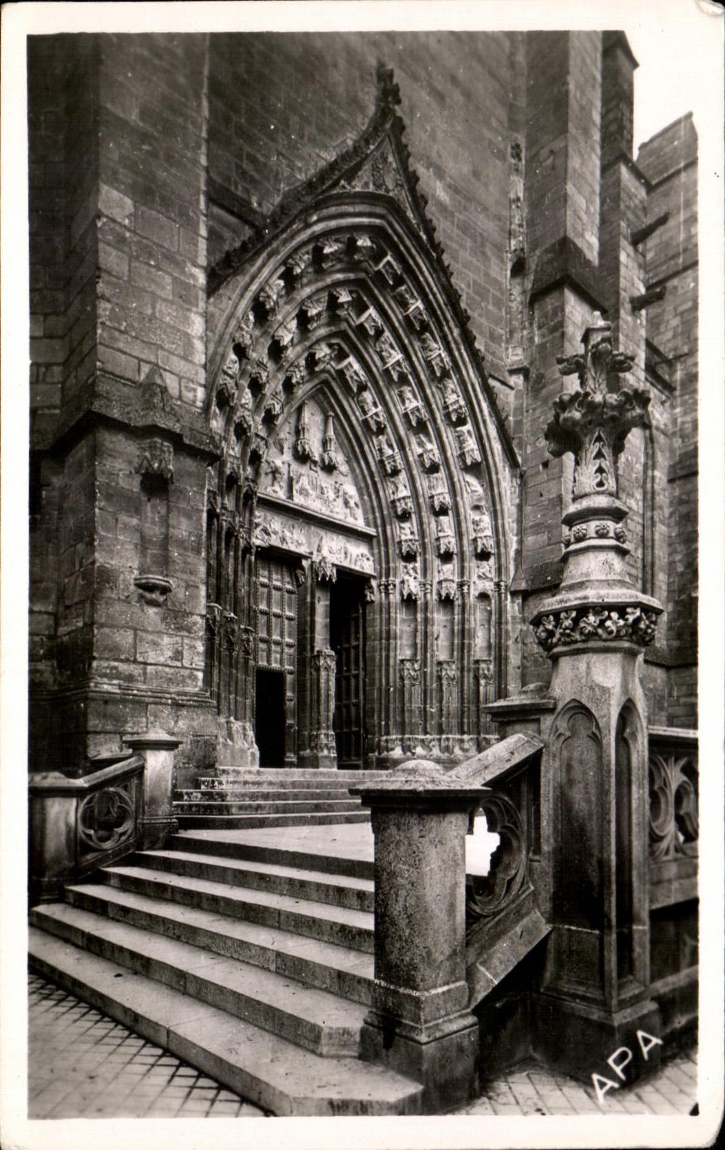 CPA Rodez Gate and square of the cathedral