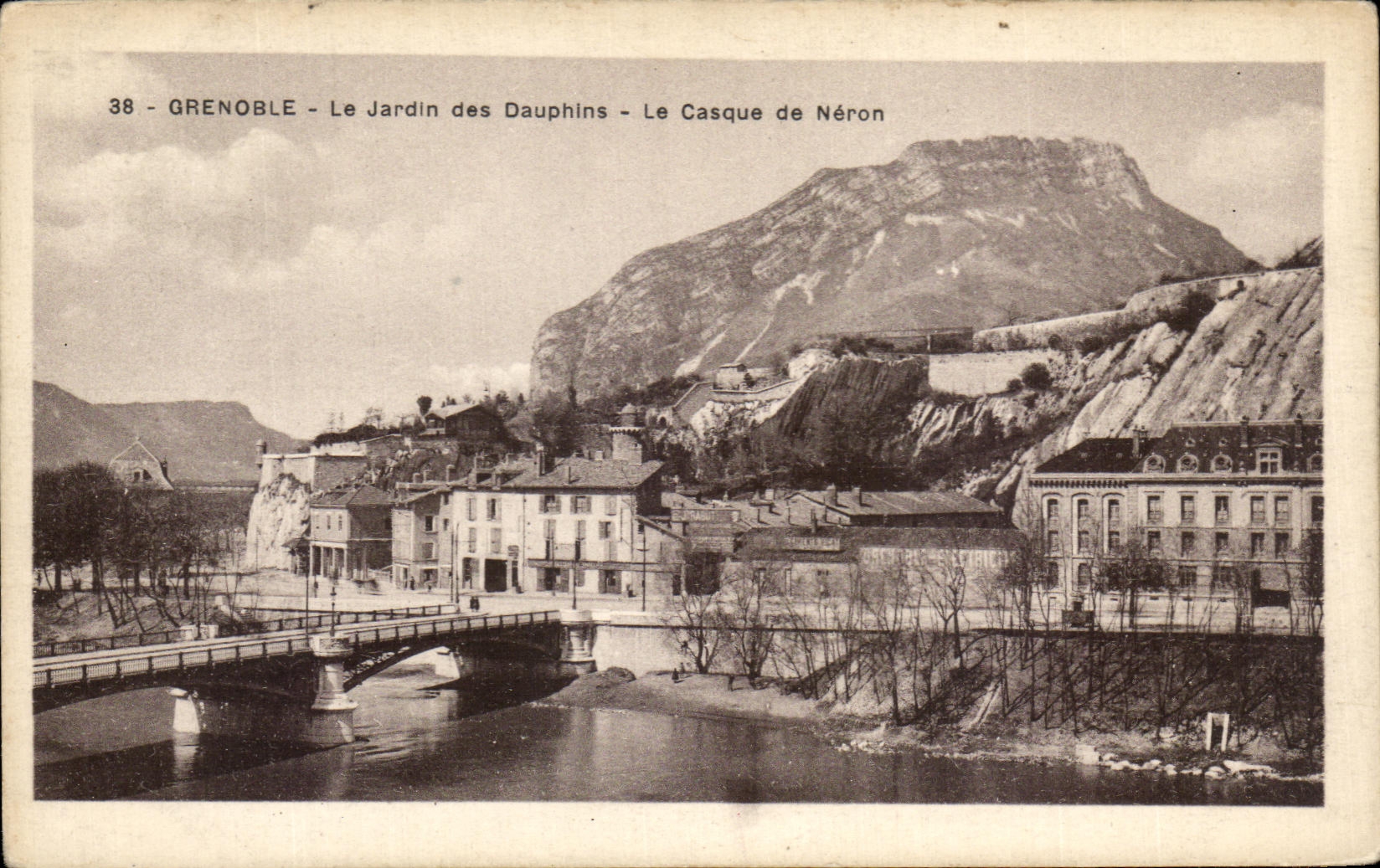 CPA Grenoble Le Jardin Des Dauphins Le Casque De Neron