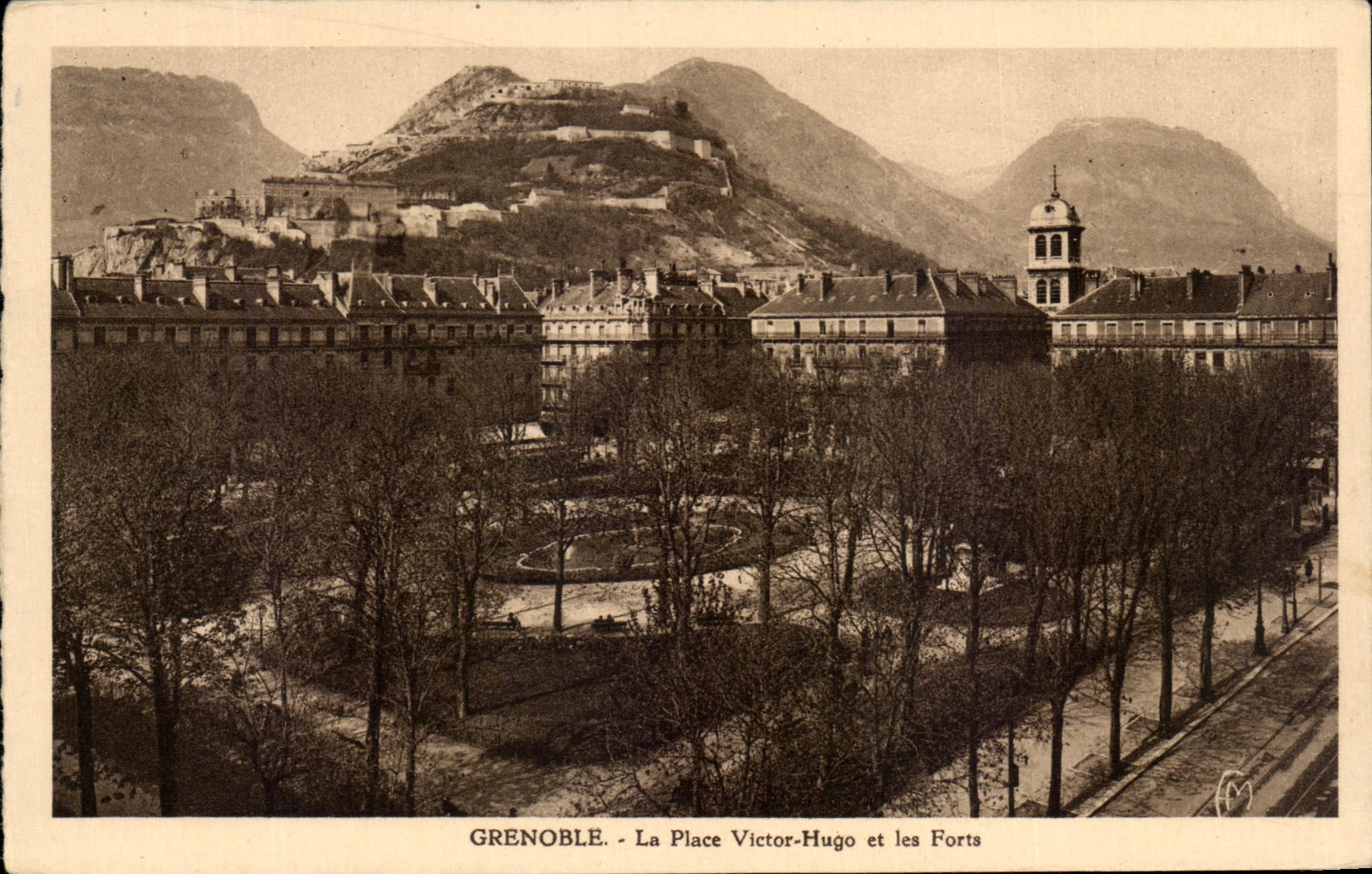 CPA Grenoble Le Place Victor Hugo Et Les Forts