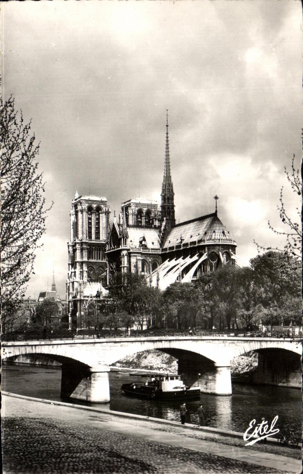 CPA Paris Seen On Notre Dame And the Bridge Of the Archbishop's palace