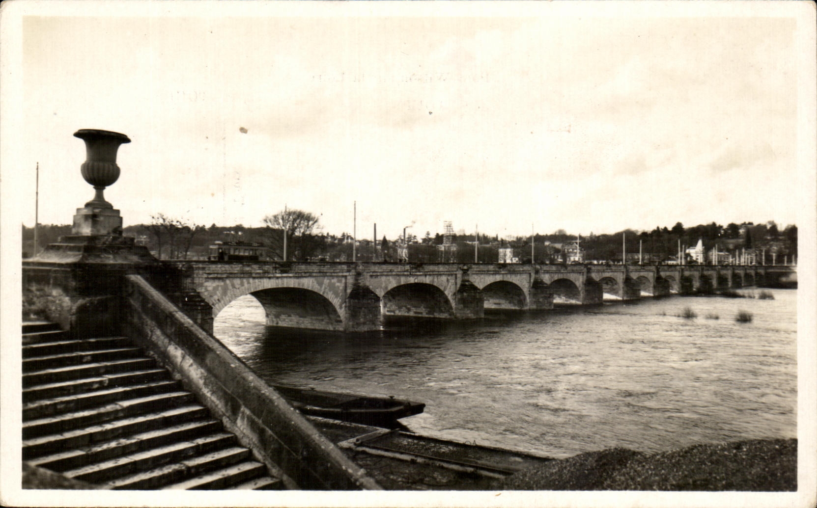 CPA Tours the Wilson Bridge on the Loire