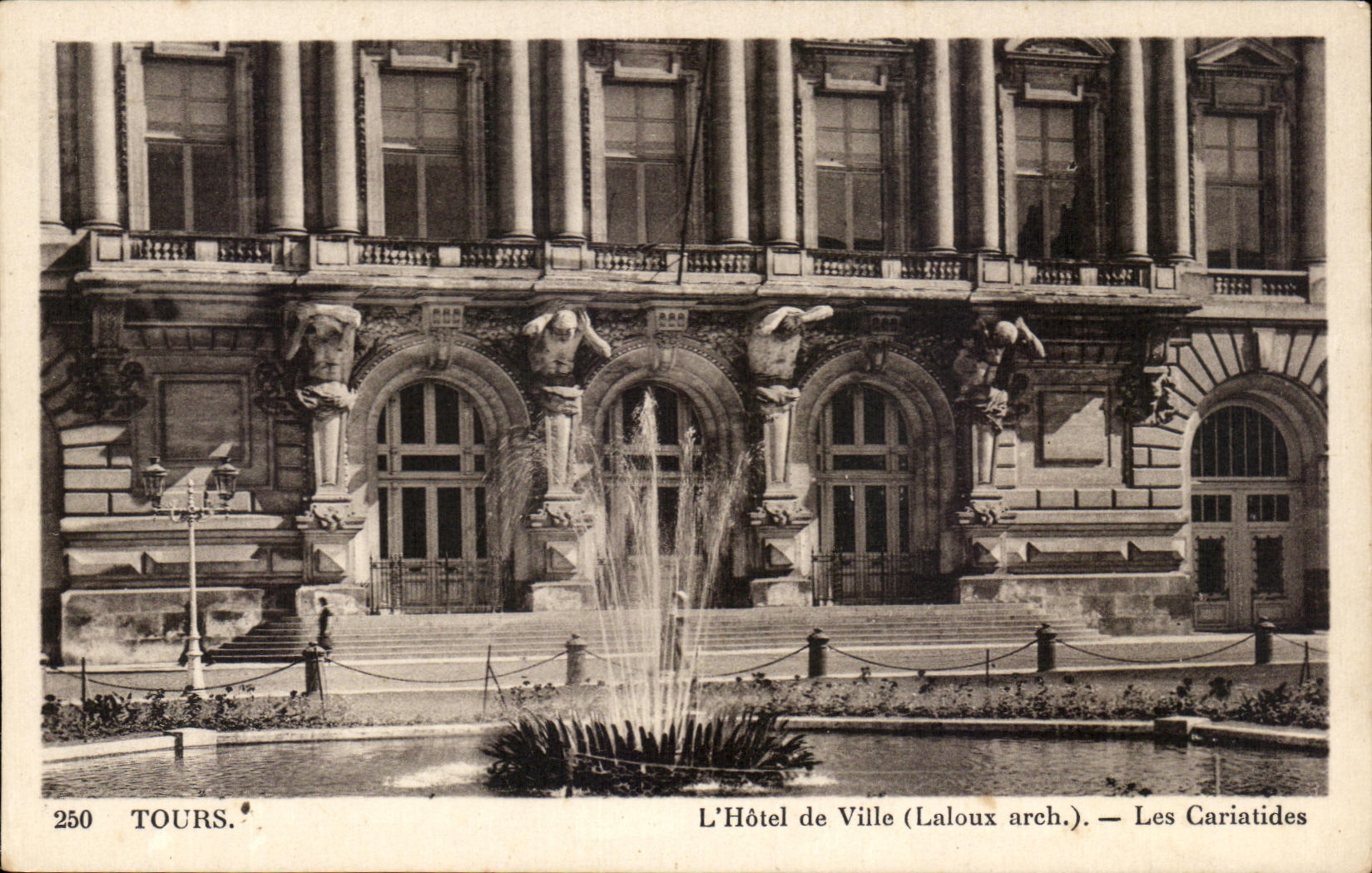 CPA Tours the Town hall caryatids