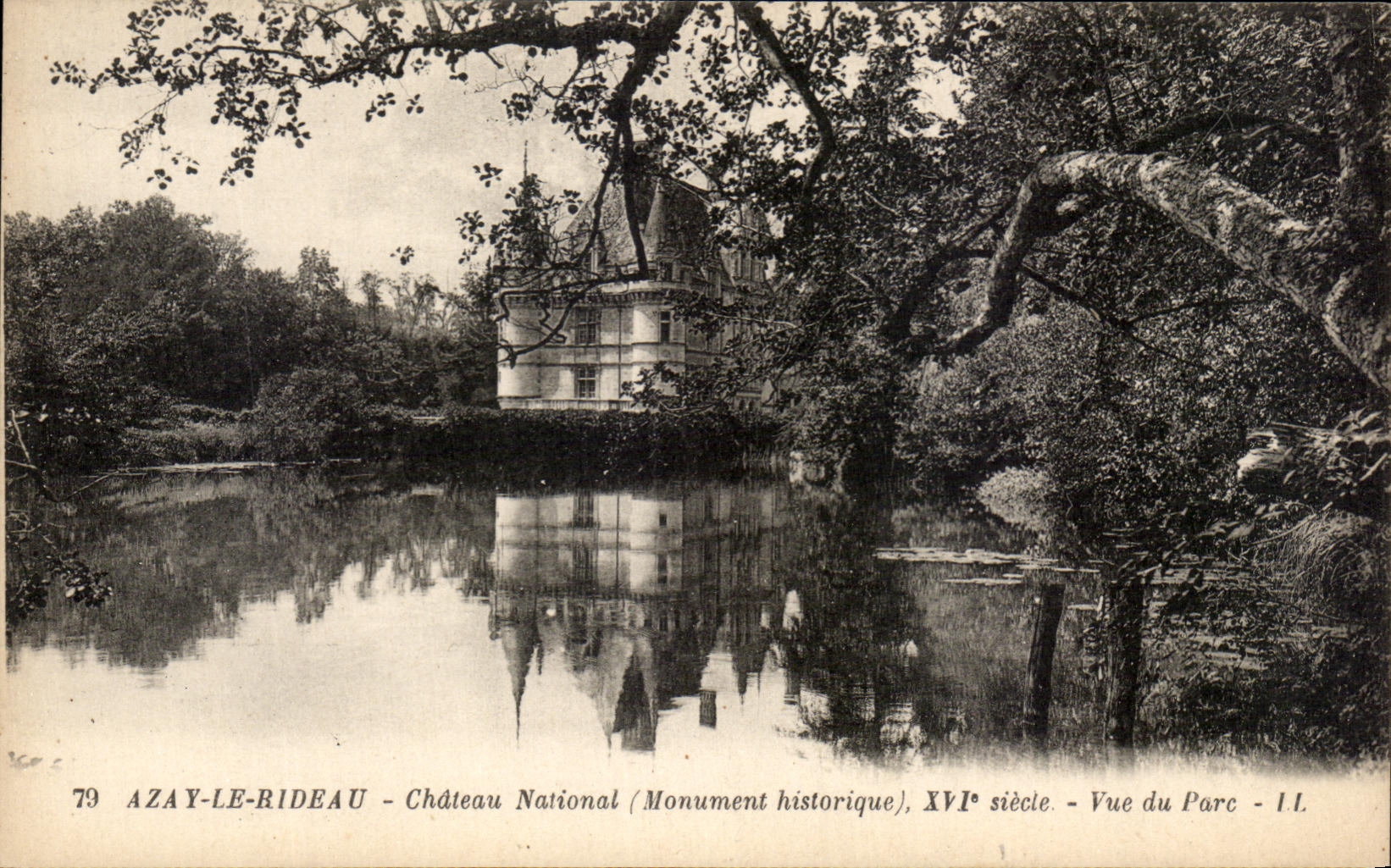 CPA Azay la cortina la vista nacional del castillo del parque