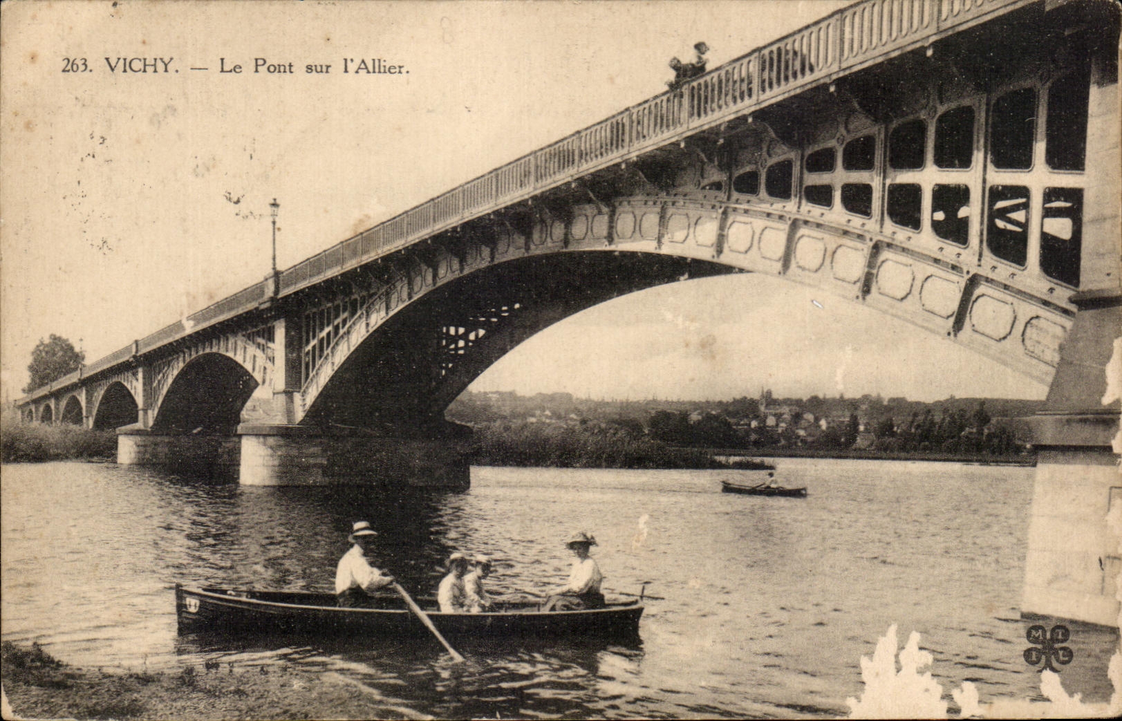 CPA Vichy the Bridge On Allier the Boat