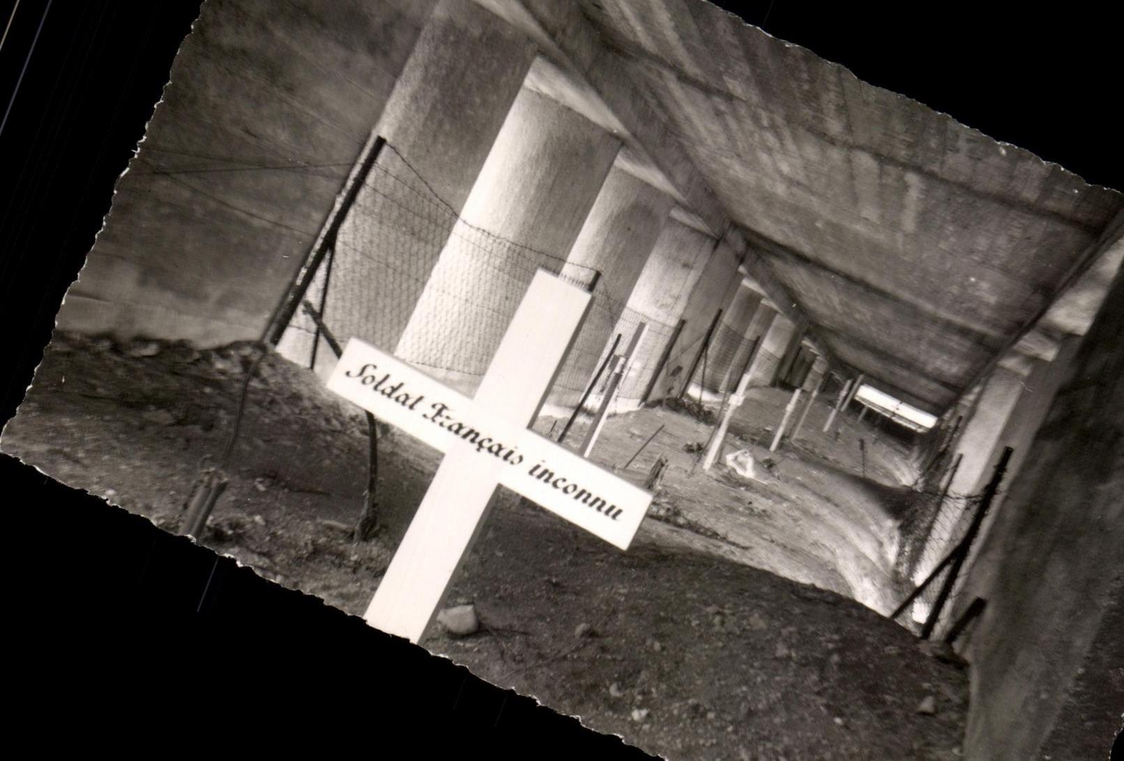 Distinct CPA Douaumont Of the Militaria Bayonets