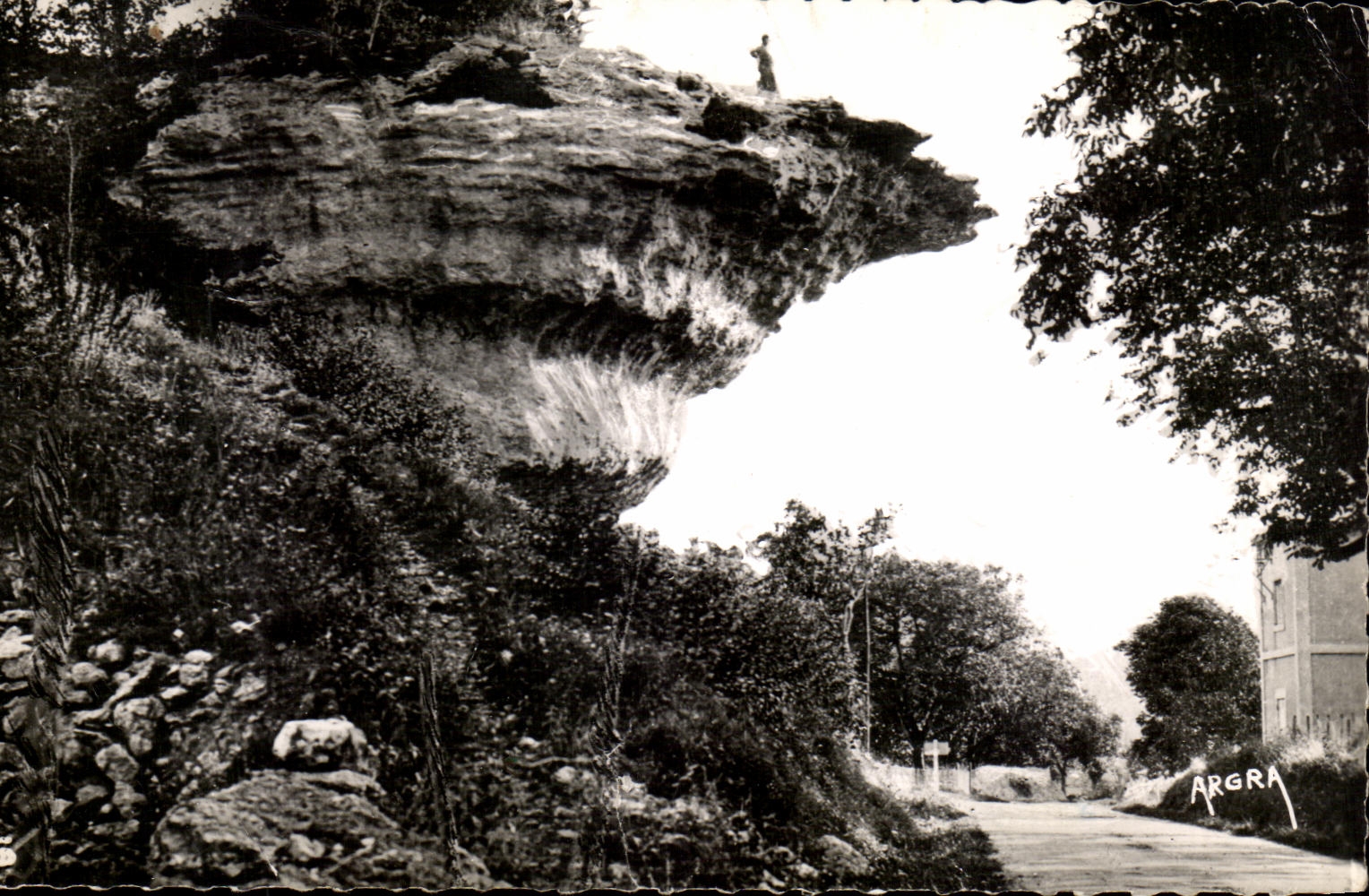 CPA Les Eyzies Le Rocher de la Peire