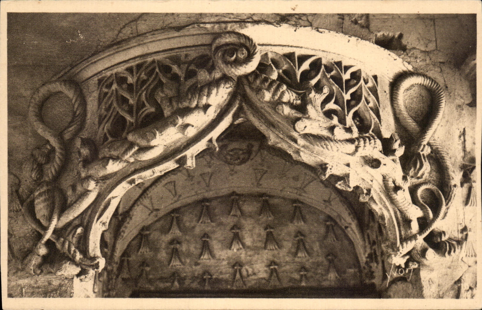 CPA Chateau de Loches Frontispice de l'Entree de l'Oratoire d'Anne de Bretagne