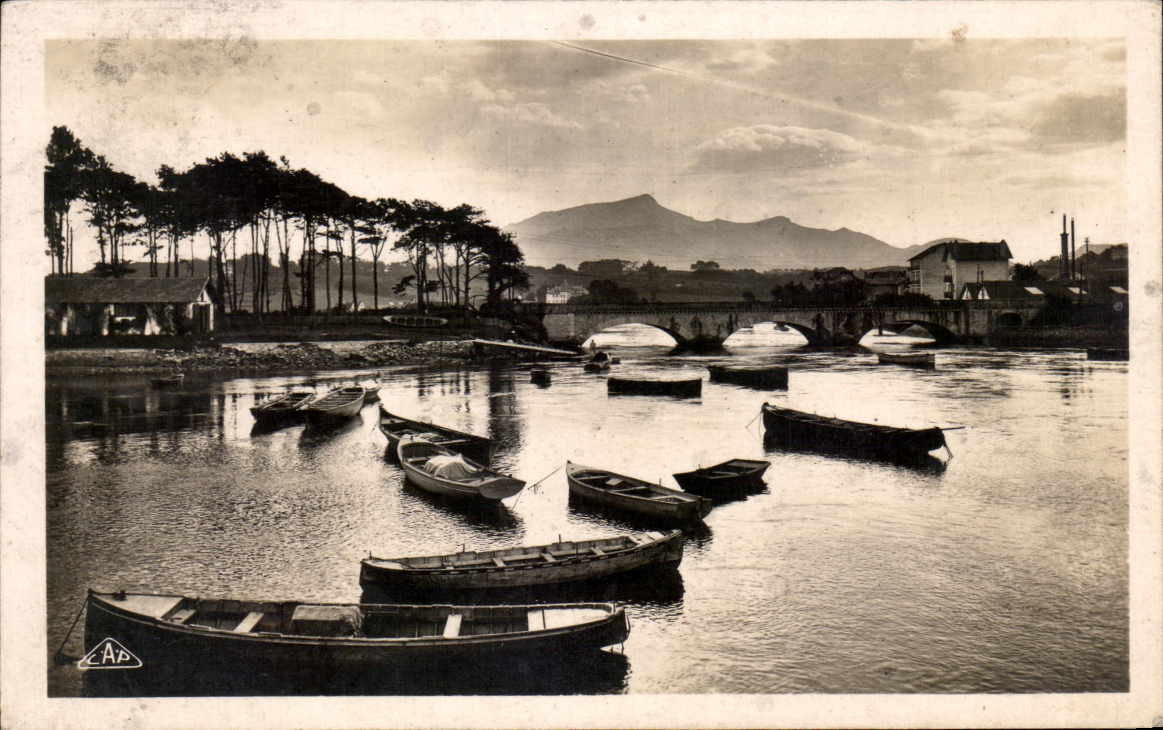 CPA St Jean de Luz La Riviere l'Uxain et la Rhune