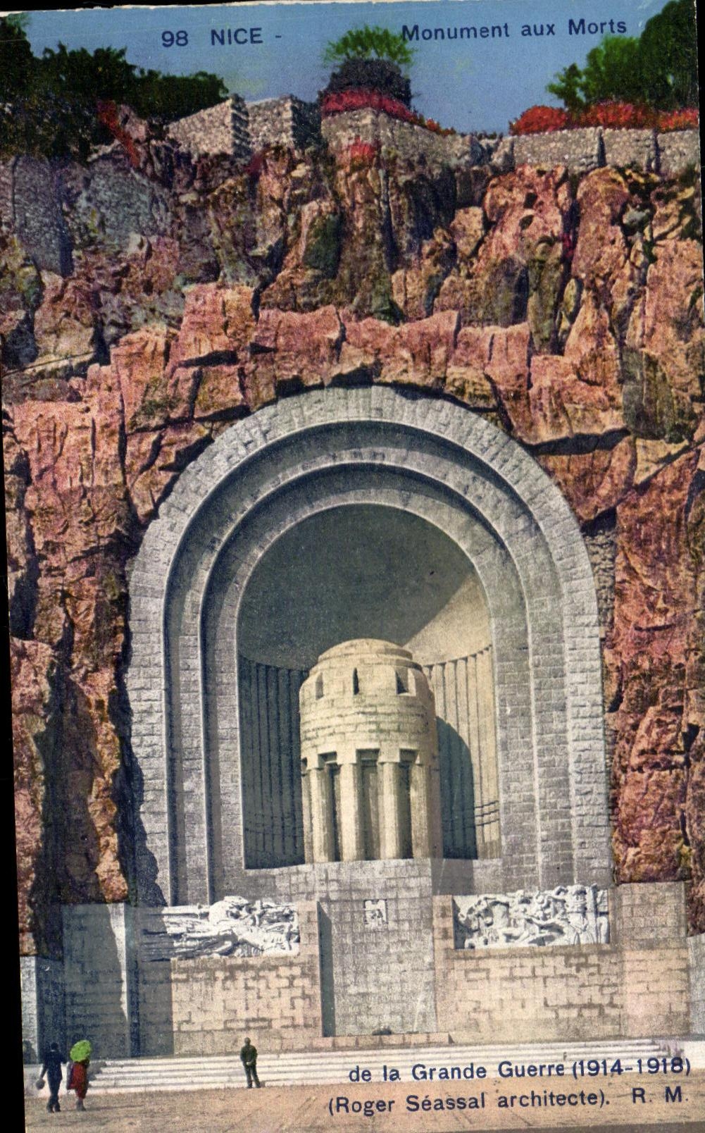 CPA Nice Monument aux Morts