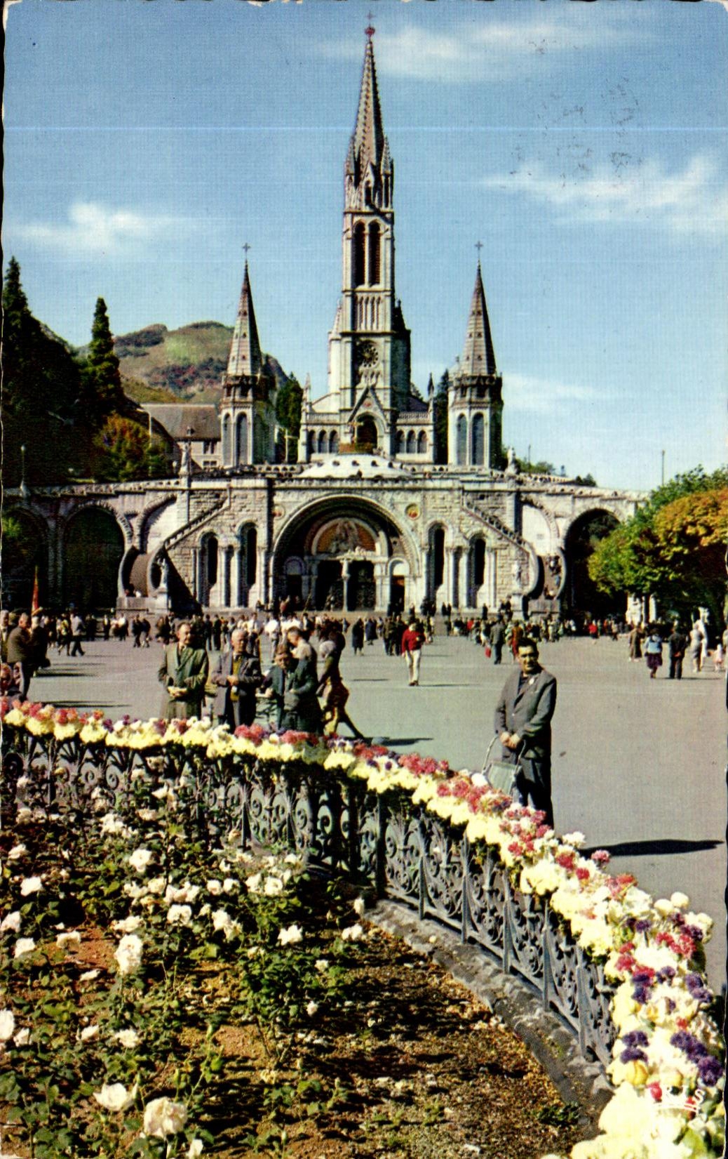 CPA Lourdes La Basillque Et L'Esplanada The Easillea And The Esplanade