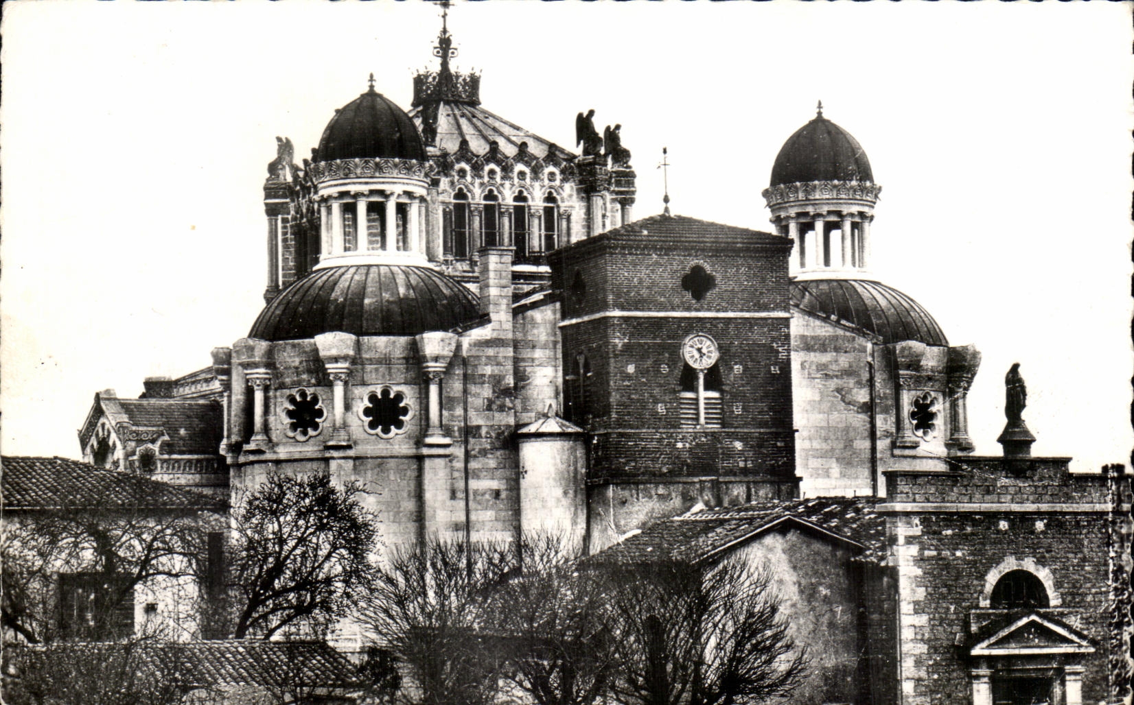 CPA la basilica y la iglesia de I Ancienne del ARS