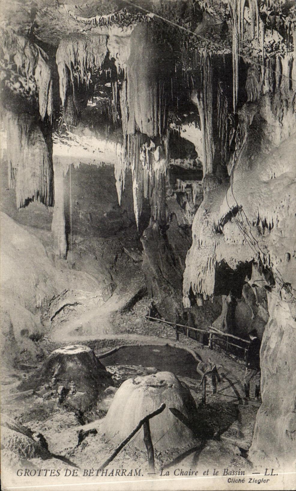 CPA Grottes De Betharram La Chaire et la Bassin