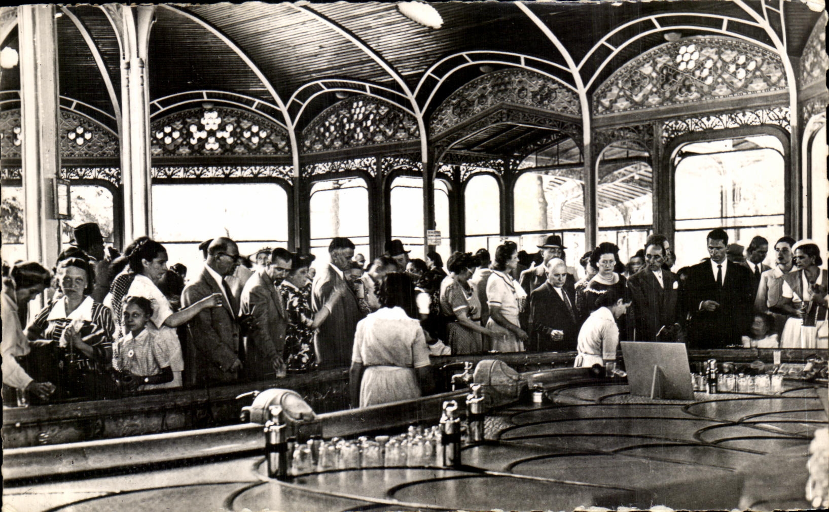 CPA Vichy the source