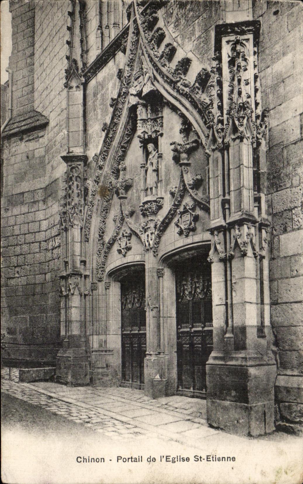 CPA Chinon Gate Of the Church St Etienne