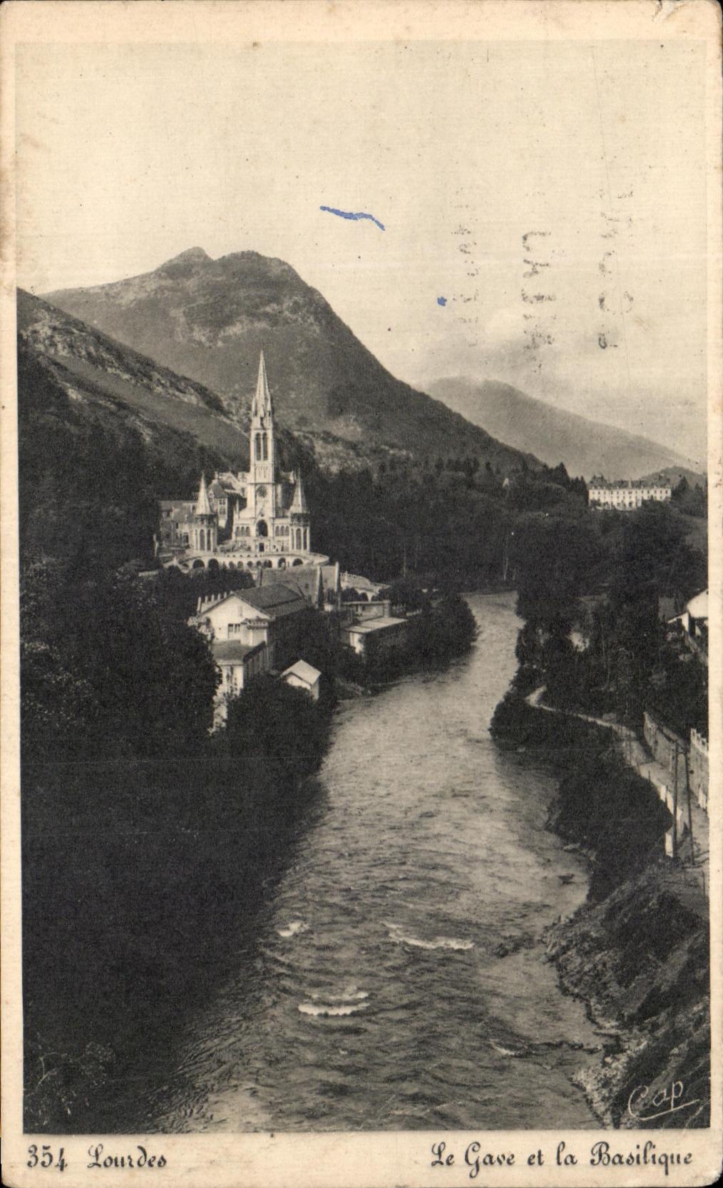 CPA Lourdes Le Gave et la Basilique