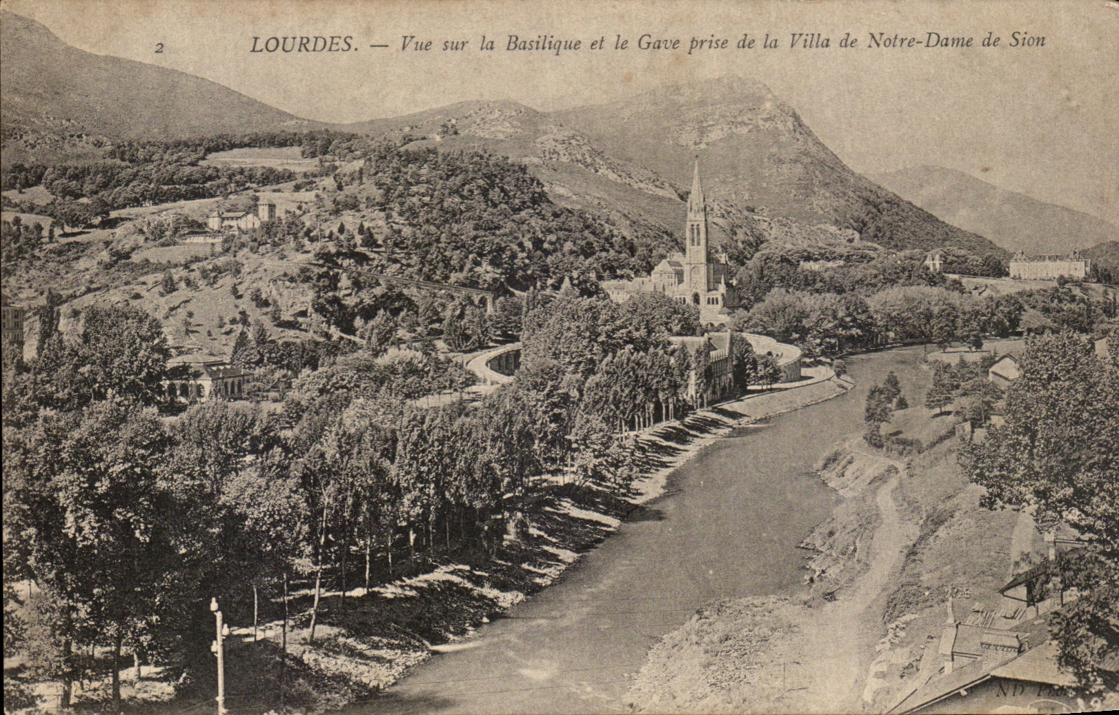 CPA Lourdes Vue sur la Basilique et le Gave prise de la Villa de Notre Dame de Sion