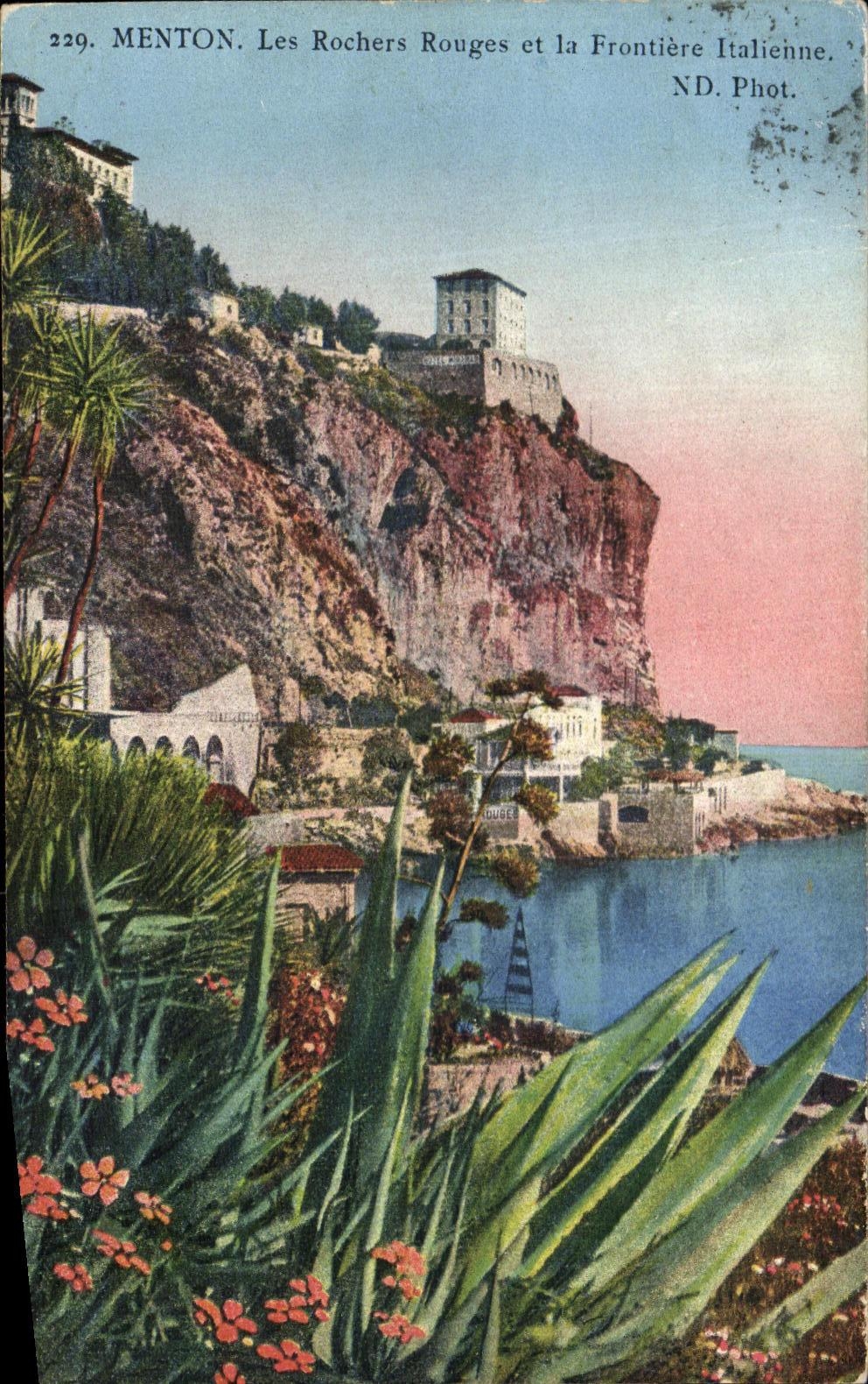 CPA Menton Les Rochers Rouges Et La Frontiere Italienne